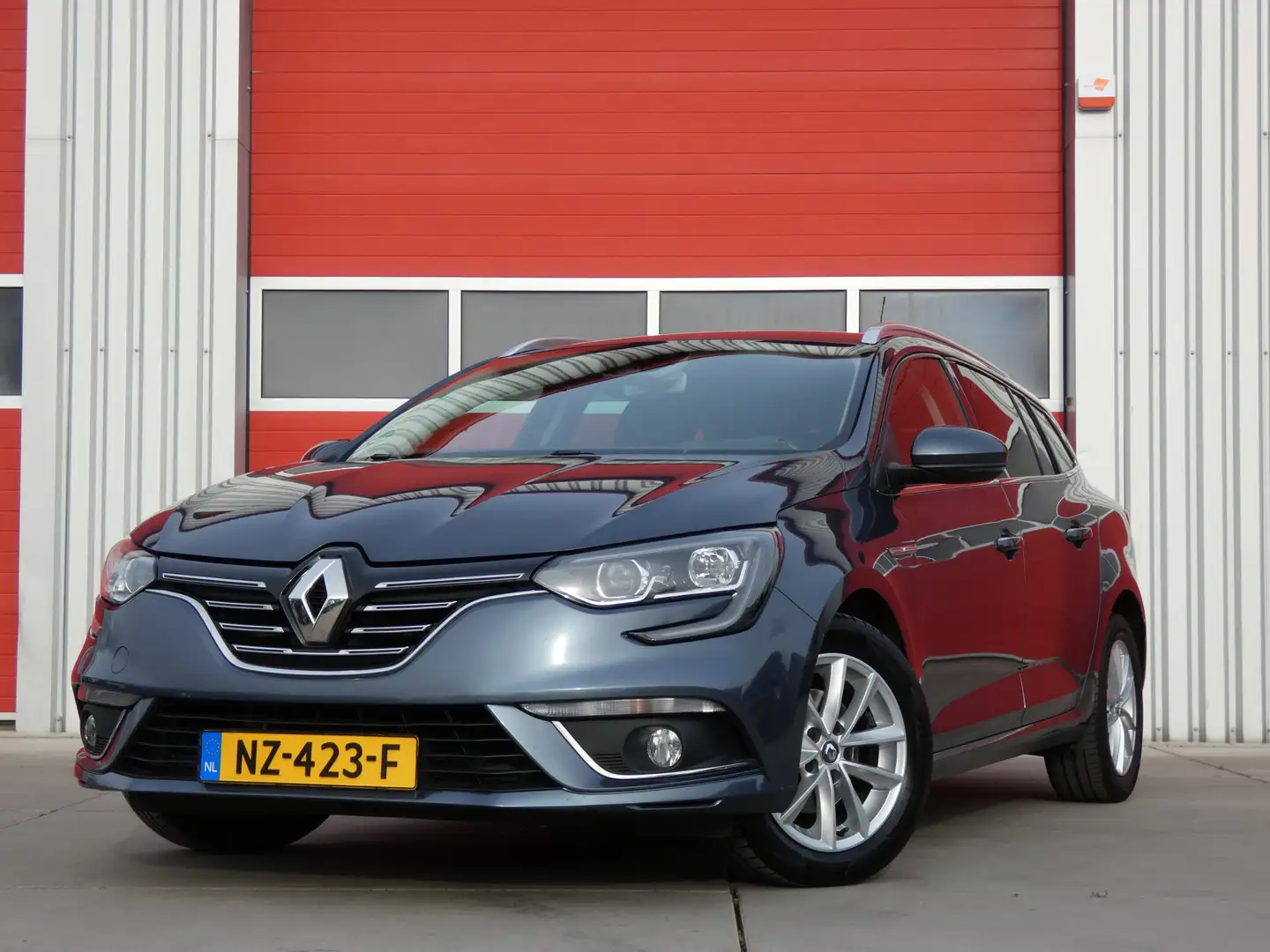 Renault Megane Estate 1.2 TCe Intens/ lage km/ zeer mooi! Grijs - 1