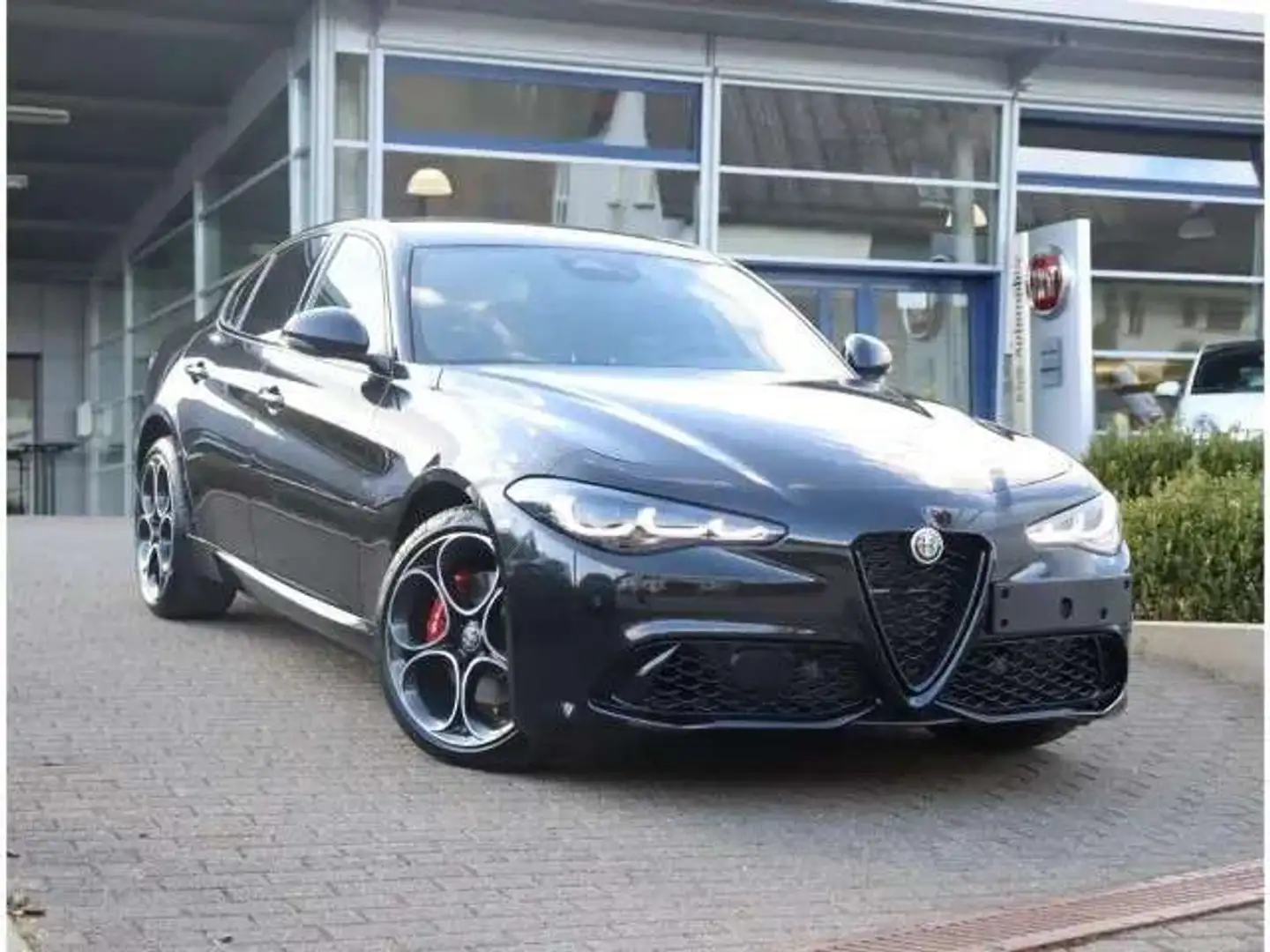Alfa Romeo Giulia MY24 VELOCE 2.0 TURBO Noir - 1