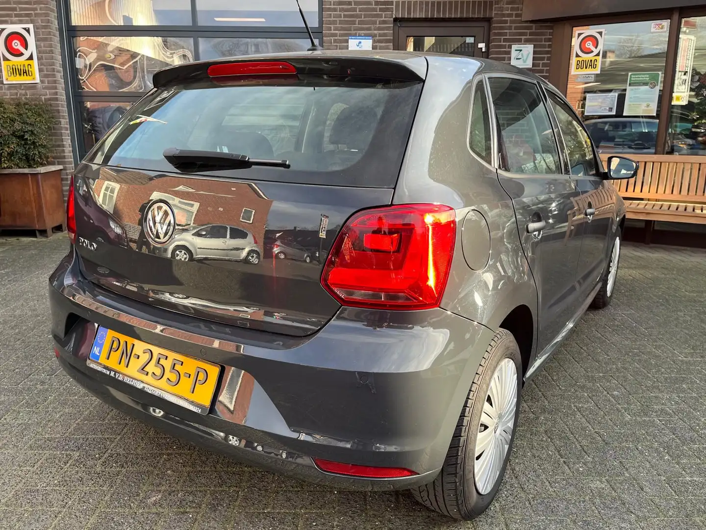 Volkswagen Polo 1.0 MPI Trend Gris - 2