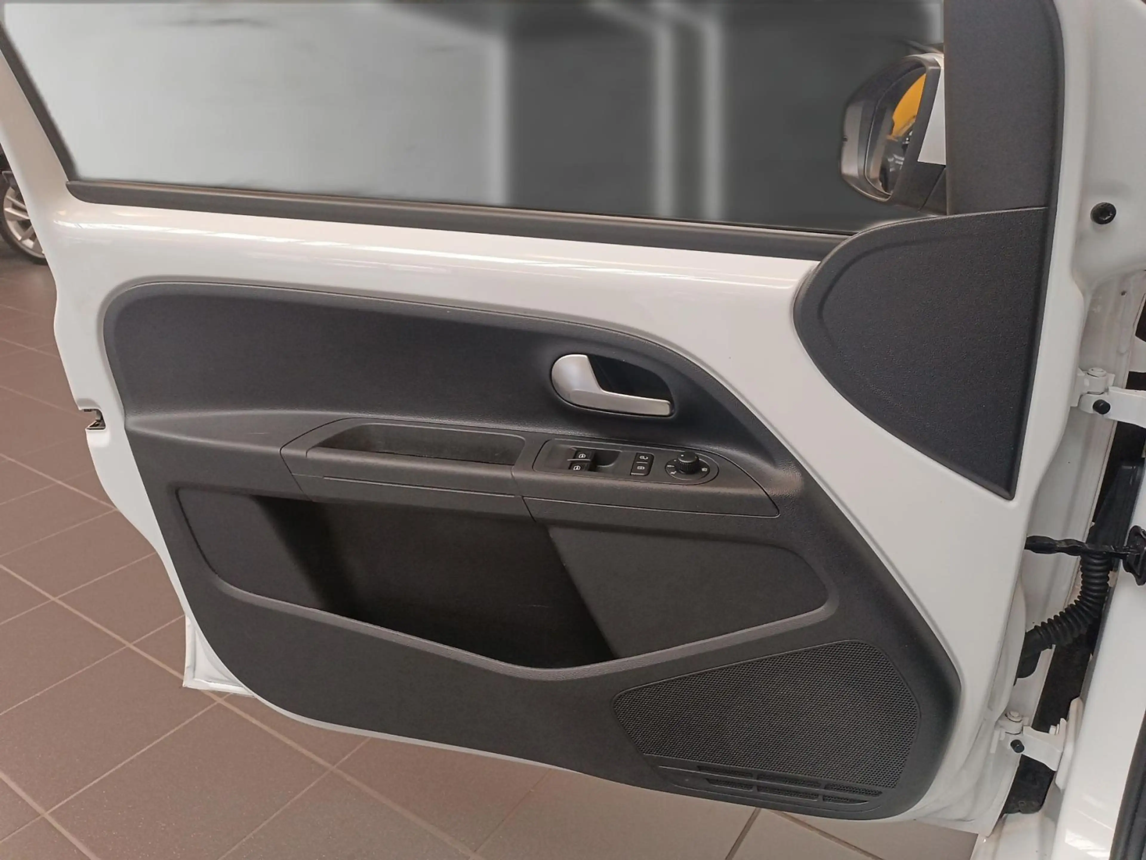 Volkswagen up! 1.0 move up! *GRA*R-CAM*PDC*SHZ* — photo 10