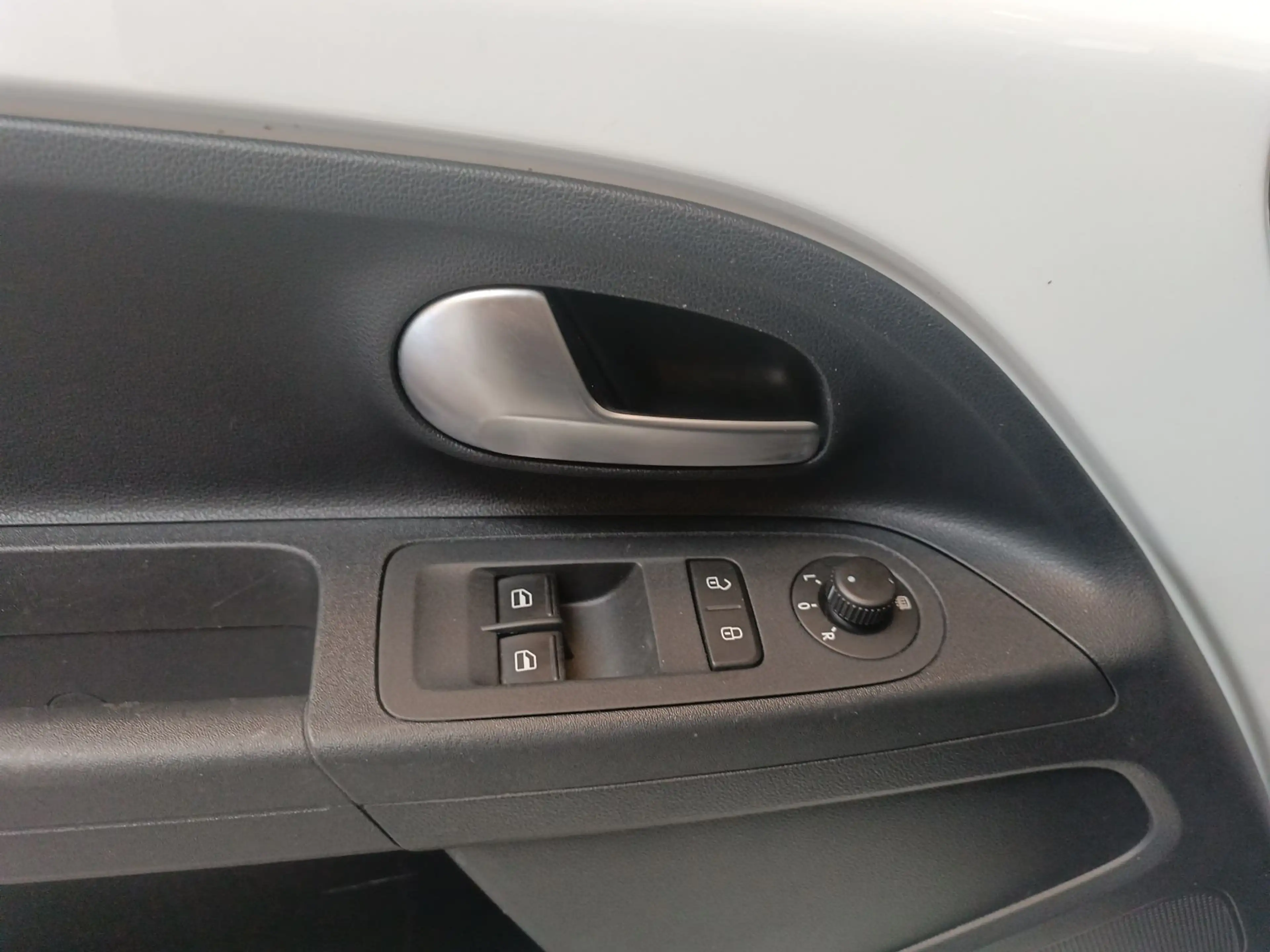 Volkswagen up! 1.0 move up! *GRA*R-CAM*PDC*SHZ* — photo 9