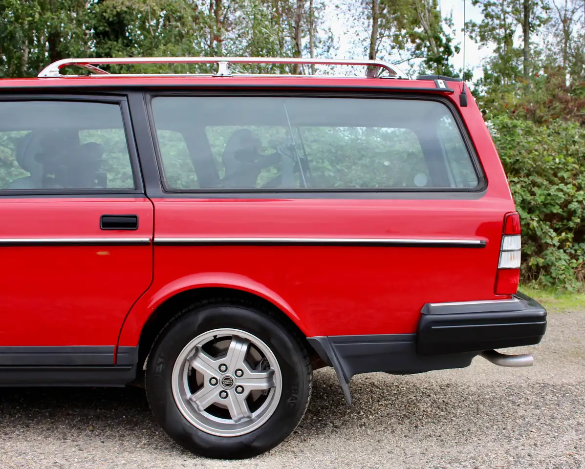 Volvo 240 2.3i GLE Estate Signal Red, foto 12