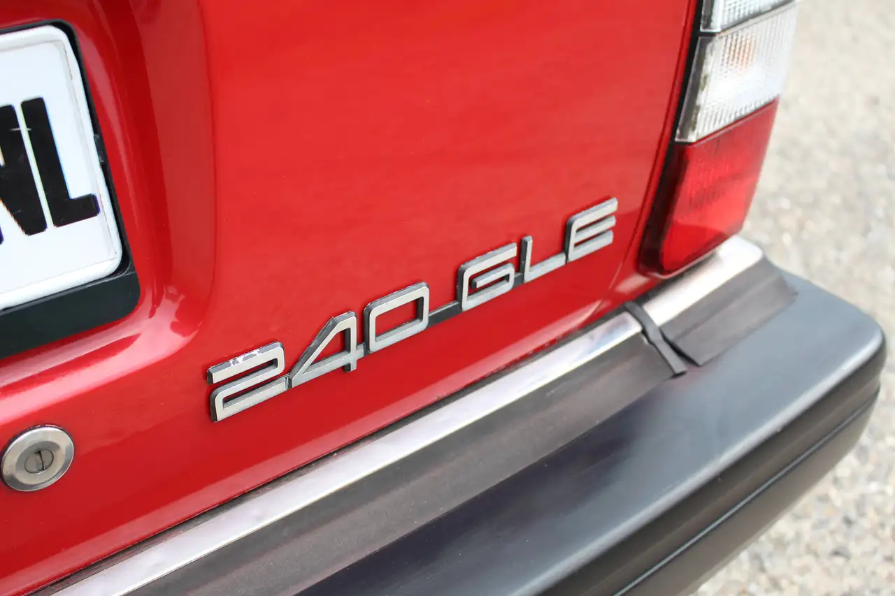 Volvo 240 2.3i GLE Estate Signal Red, foto 10