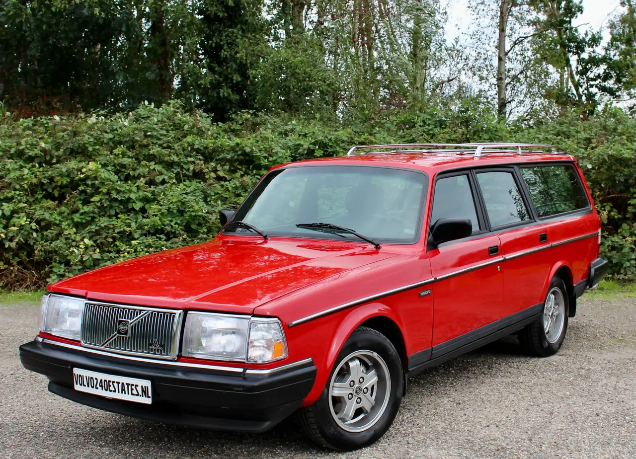 Volvo 240 2.3i GLE Estate Signal Red, foto 1