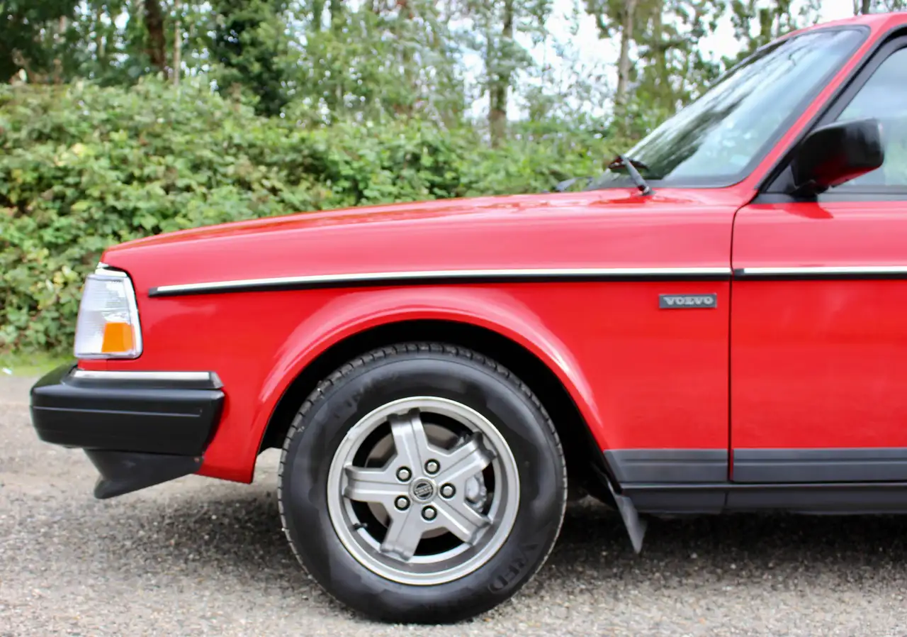 Volvo 240 2.3i GLE Estate Signal Red, foto 11