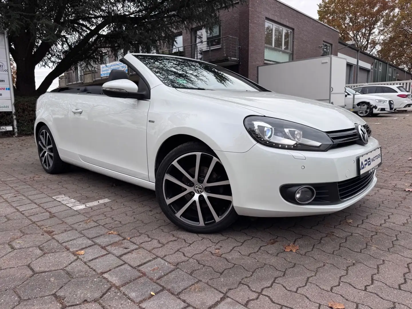 Volkswagen Golf GOLF VI CABRIO CUP LEDER NAVI BI-XENON SHZ 18" Blanc - 1