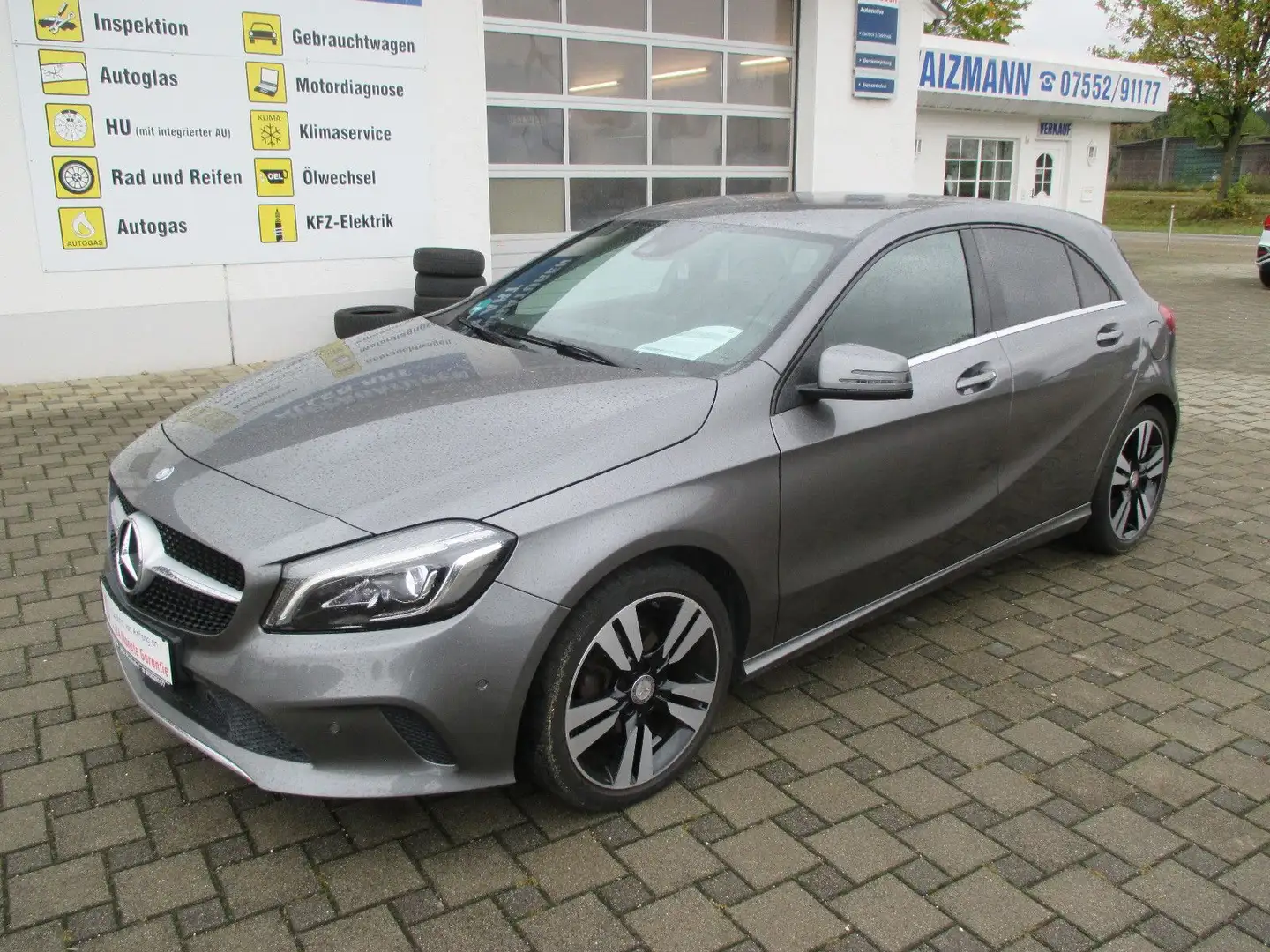 Mercedes-Benz A 180 d BlueEfficiency Grau - 2