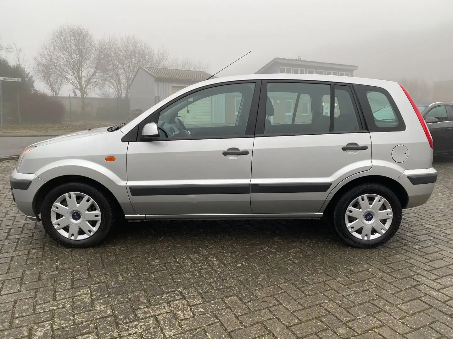 Ford Fusion Style AUTOMATIK nur 62Tkm Klima 2.Hand Silber - 2
