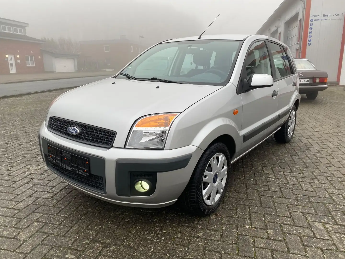 Ford Fusion Style AUTOMATIK nur 62Tkm Klima 2.Hand Silber - 1