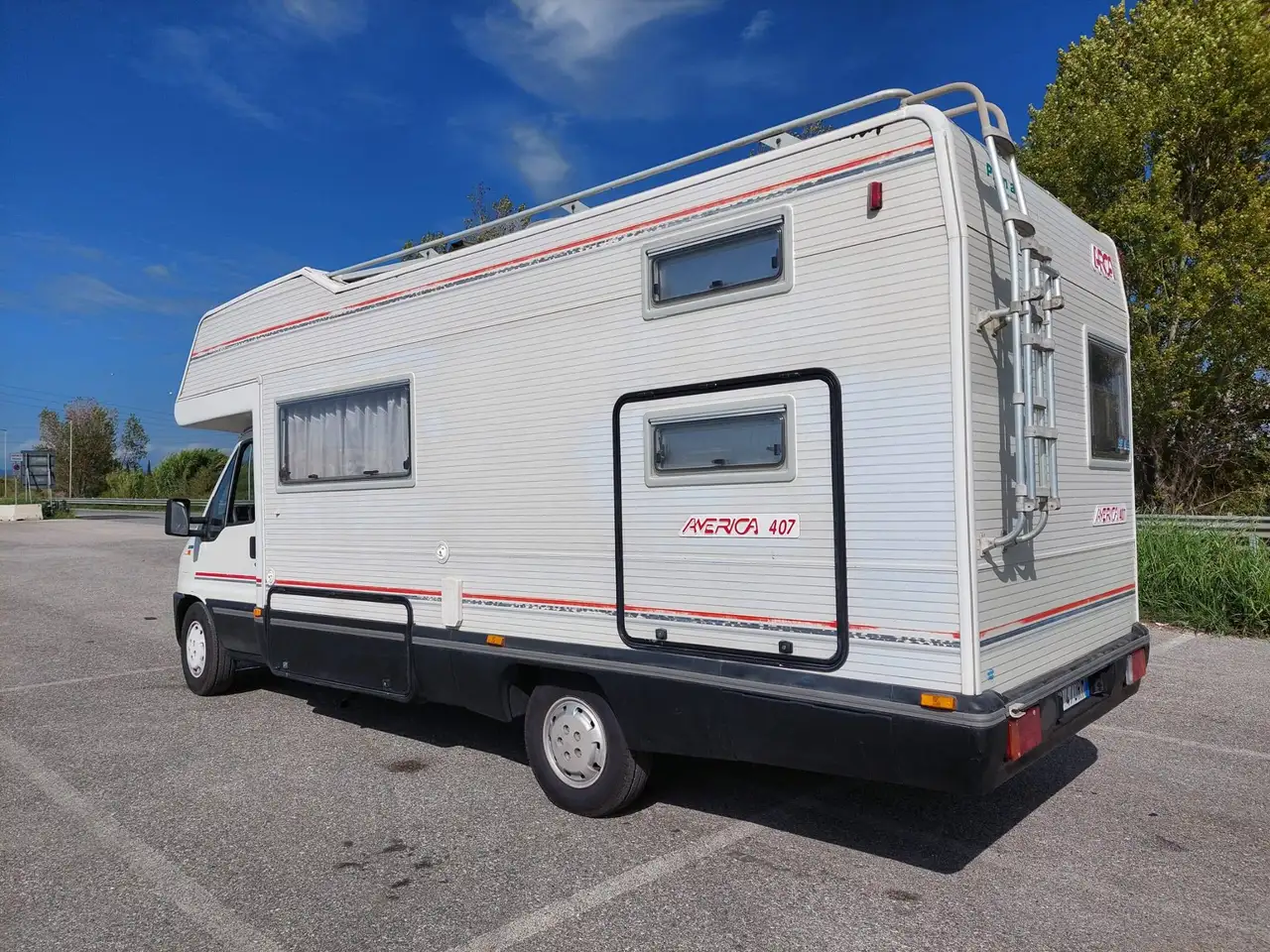 Caravans-Wohnm Arca America 407 2.8 i.d.t.d., foto 3