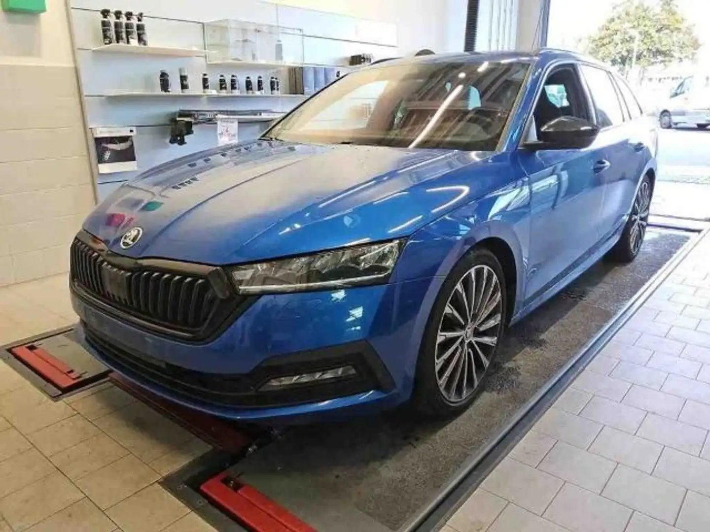 Skoda Octavia Combi 2.0TSI 4x4 DSG SPORTPAKET AHK+PANO Blau - 2
