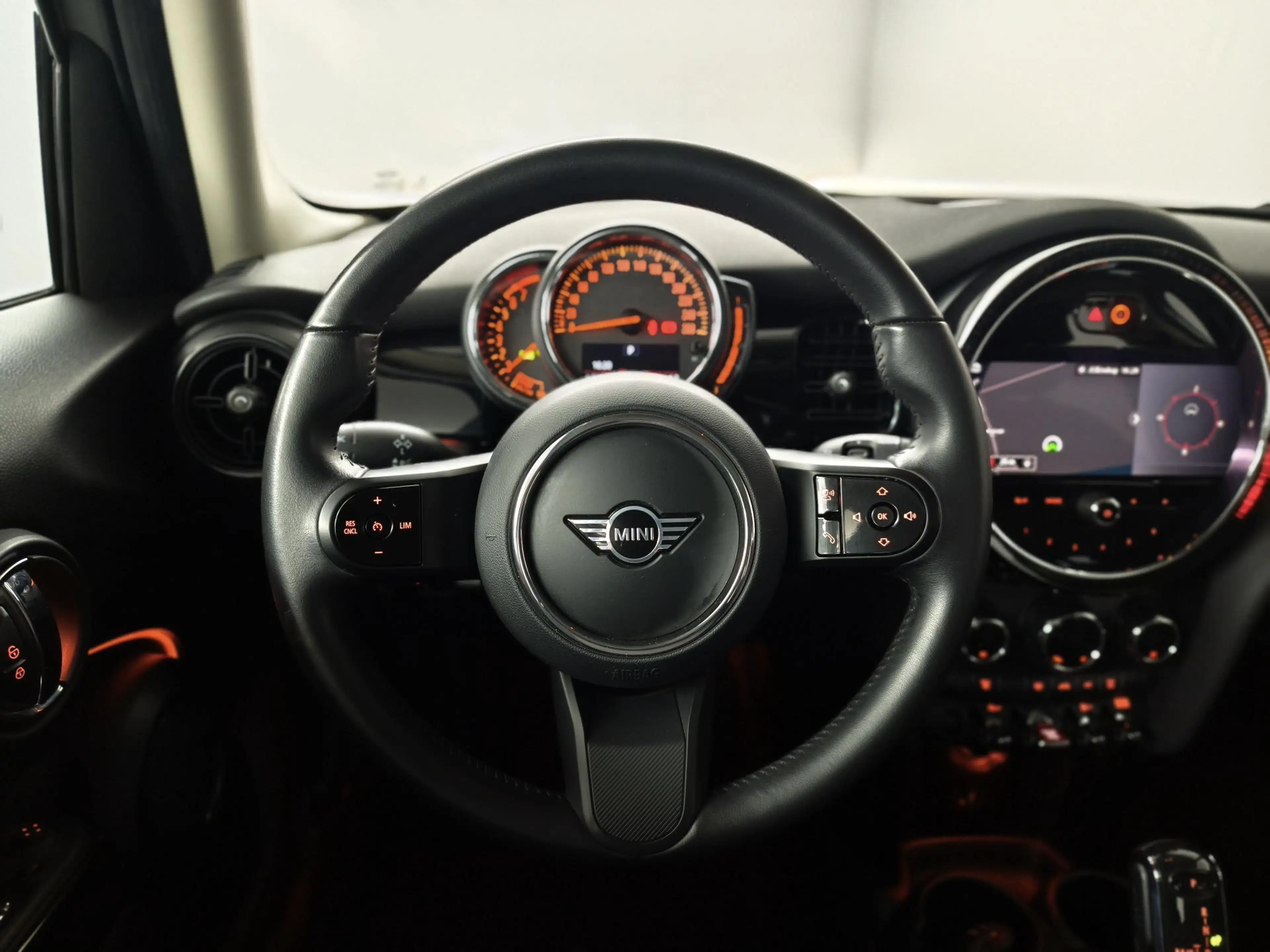 MINI Cooper 5-Deurs 1.5 Camden Edition | Navigatie | Parkeerse — photo 20