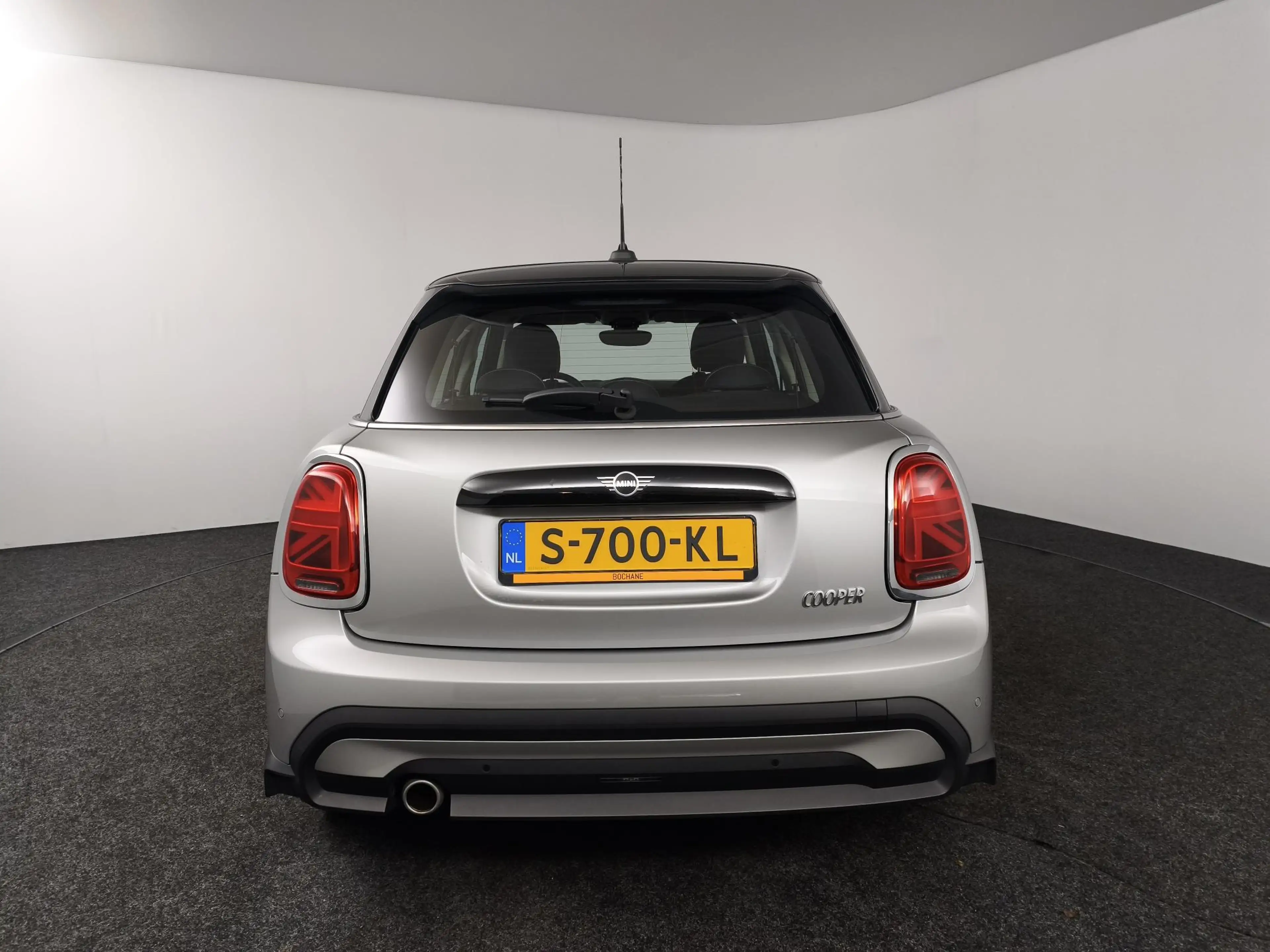 MINI Cooper 5-Deurs 1.5 Camden Edition | Navigatie | Parkeerse — photo 18
