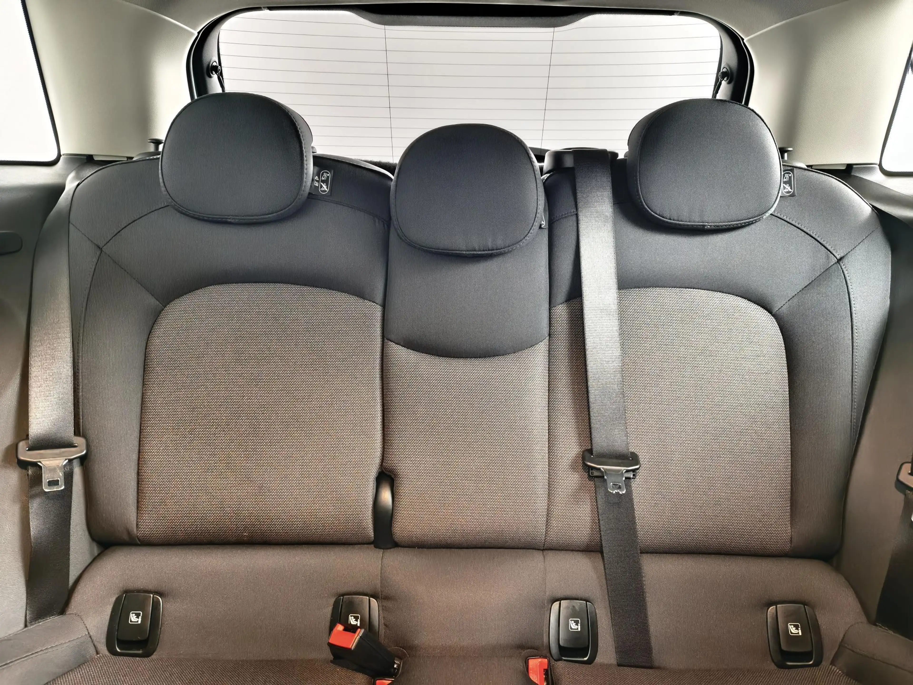 MINI Cooper 5-Deurs 1.5 Camden Edition | Navigatie | Parkeerse — photo 8