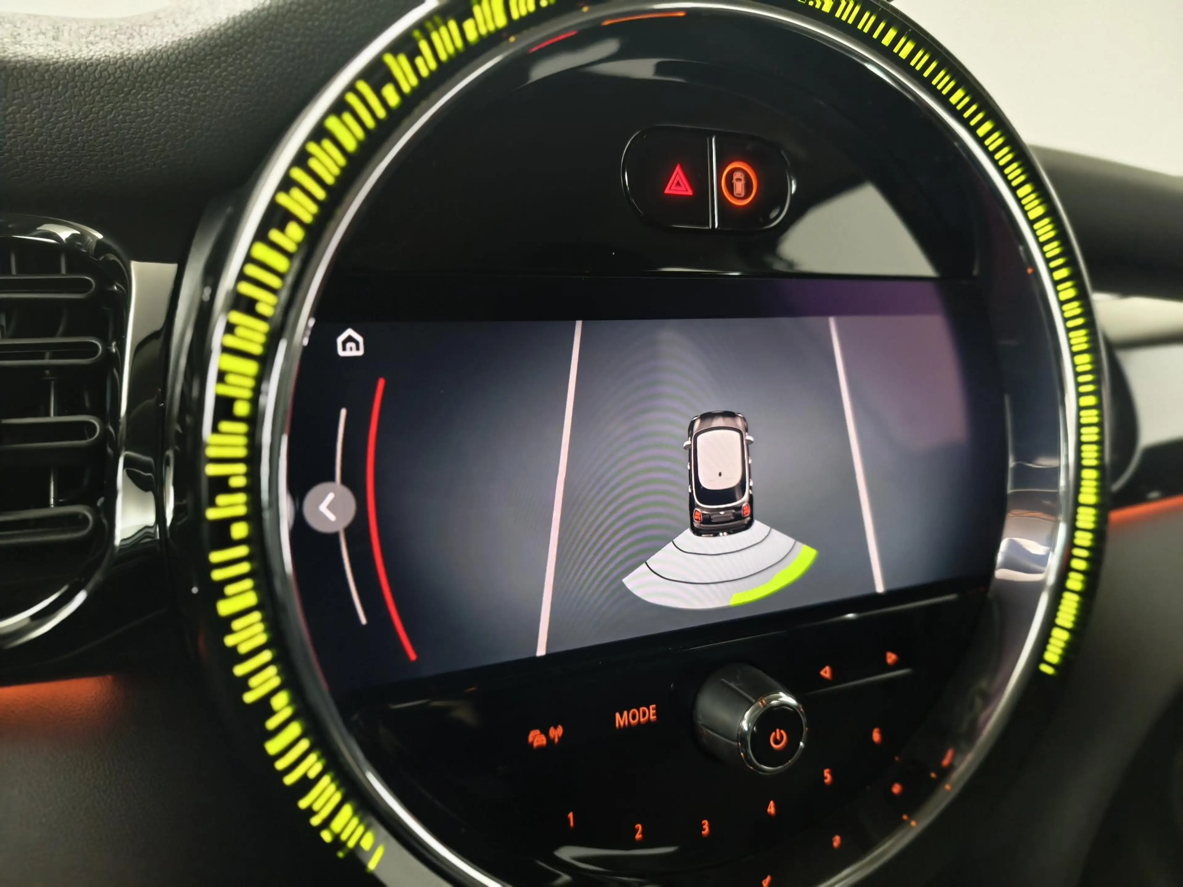 MINI Cooper 5-Deurs 1.5 Camden Edition | Navigatie | Parkeerse — photo 12