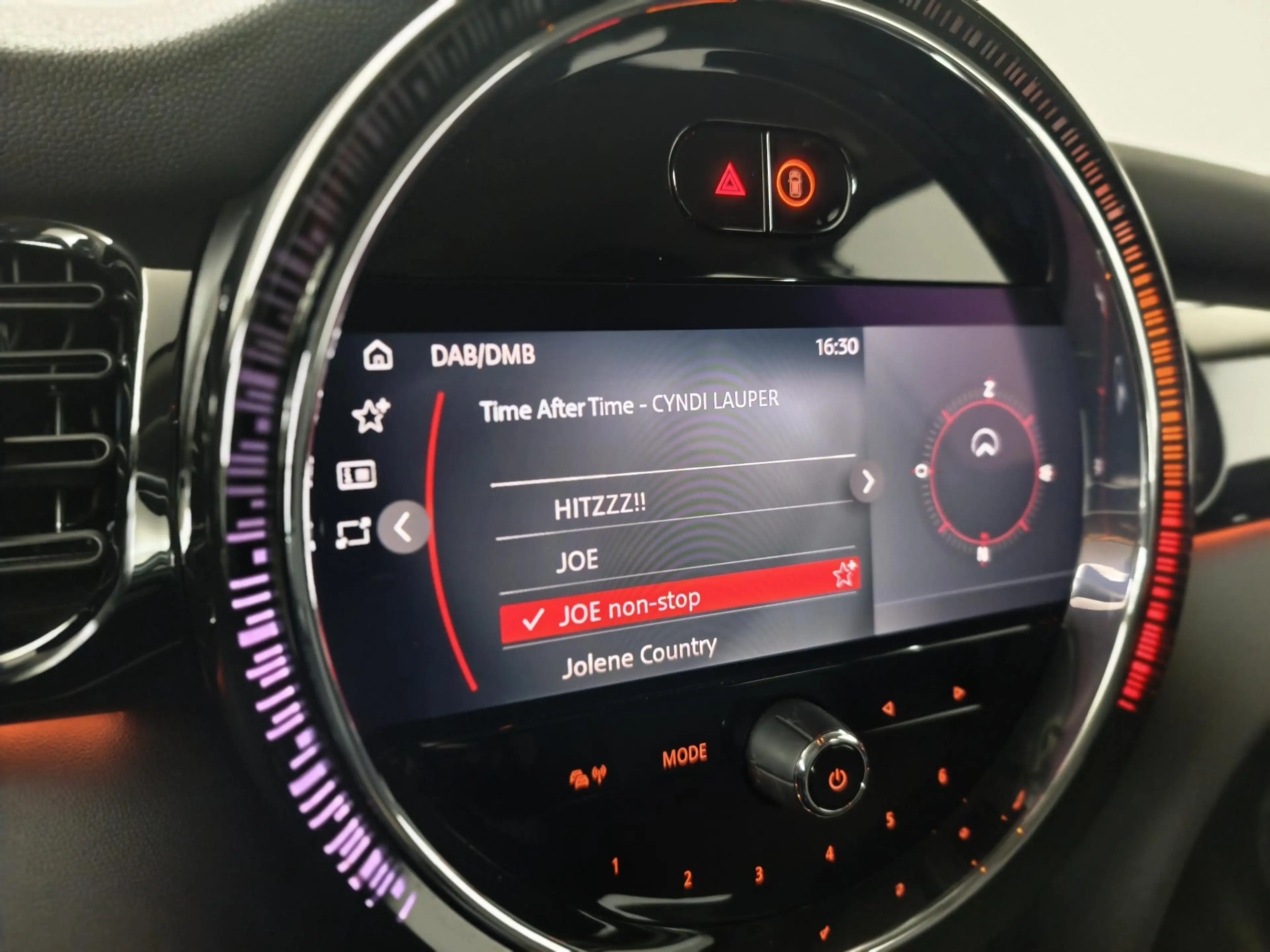 MINI Cooper 5-Deurs 1.5 Camden Edition | Navigatie | Parkeerse — photo 31