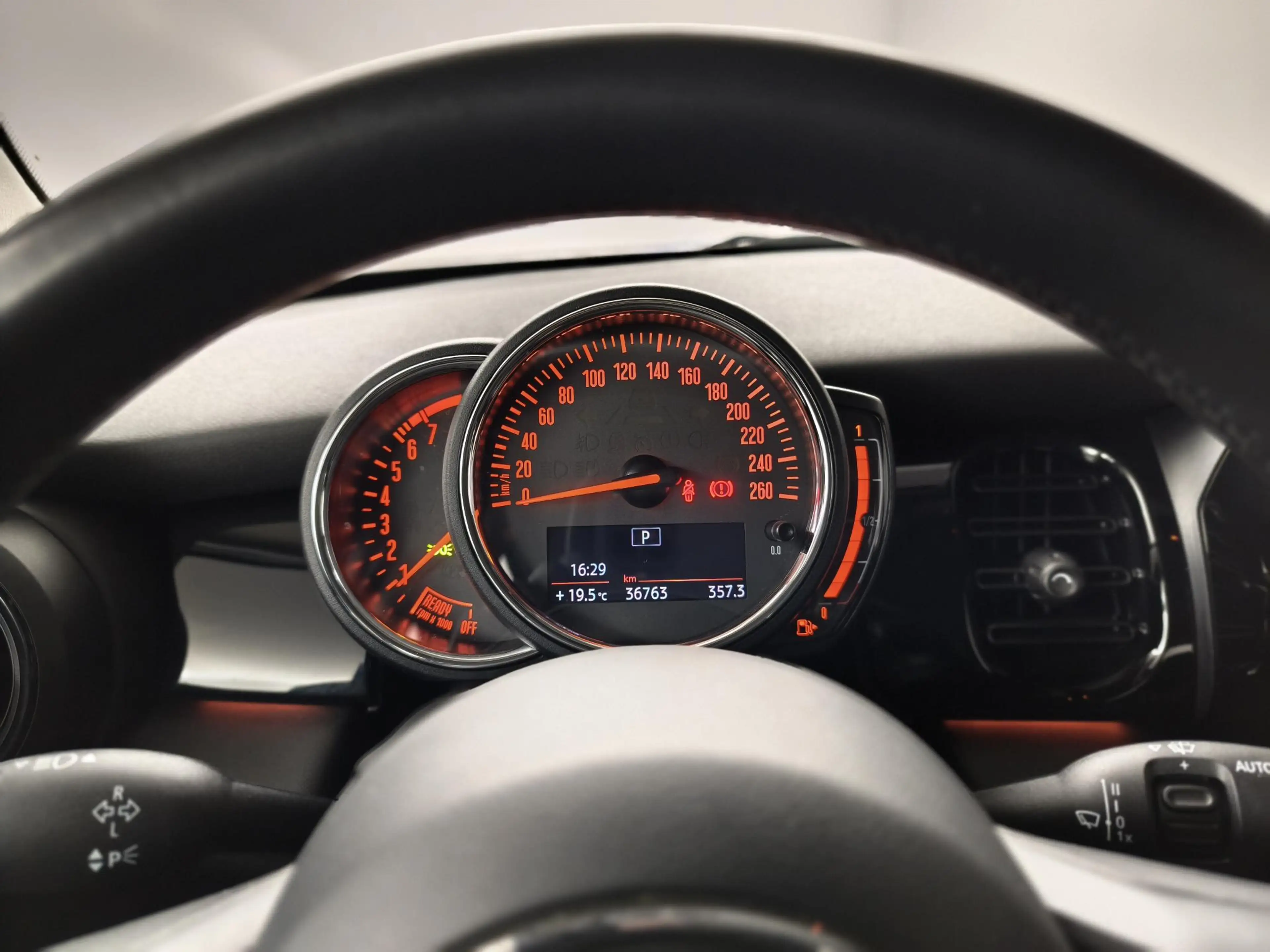 MINI Cooper 5-Deurs 1.5 Camden Edition | Navigatie | Parkeerse — photo 4