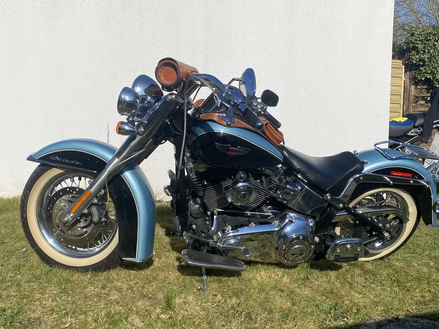 Harley-Davidson Softail FLSTN Softail Deluxe Černá - 2
