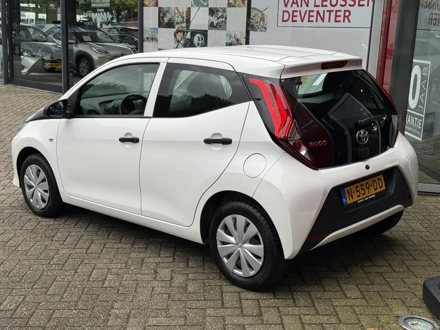 Toyota Aygo X X-FUN 5-DEURS NL-AUTO AIRCO CENTRAAL DEUR VERGREND Wit - 2