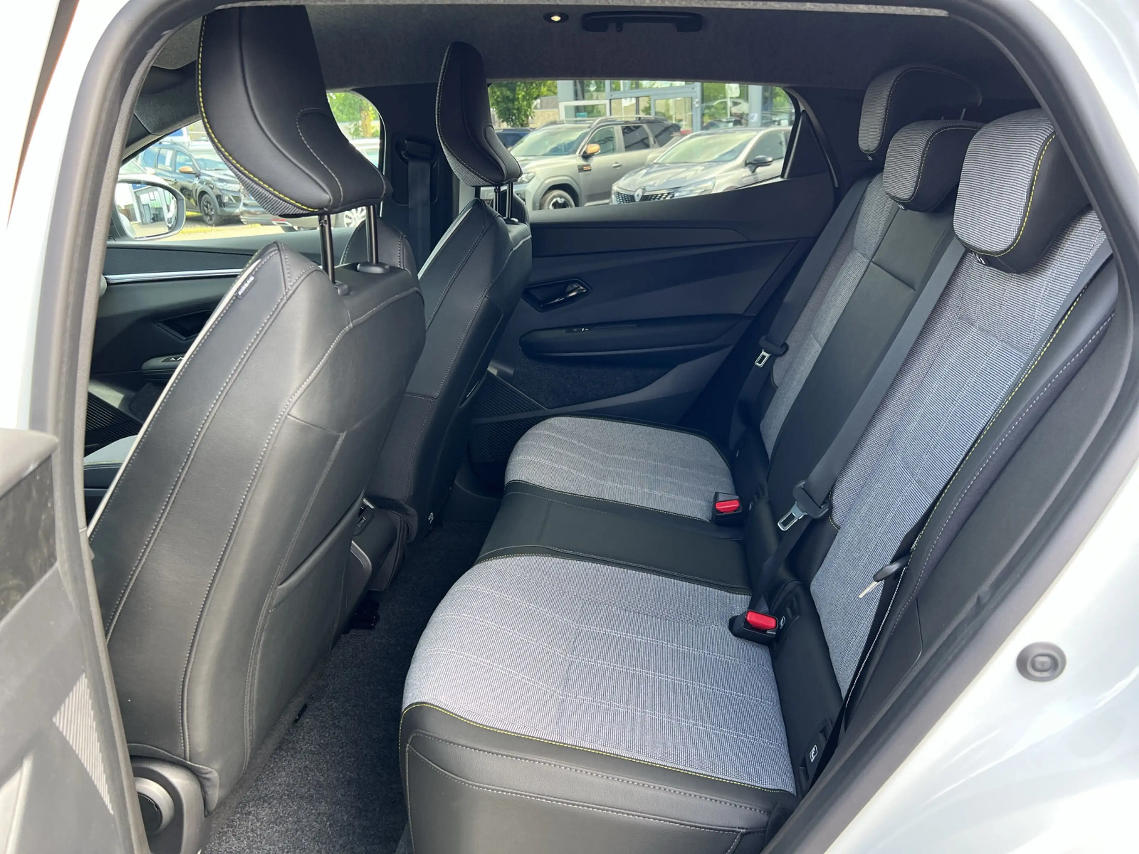 Renault Megane E-Tech EV60 220 Comfort Range Techno SHZ+LKHZ+RFK+LED — photo 10