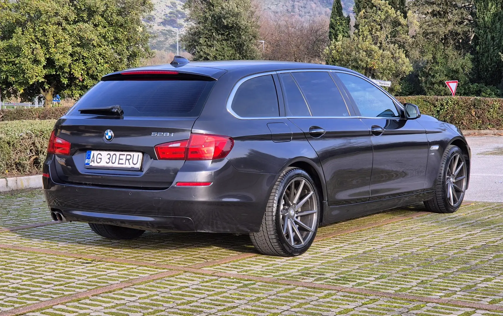 BMW 528 528i xDrive Touring Sport-Aut. - 1