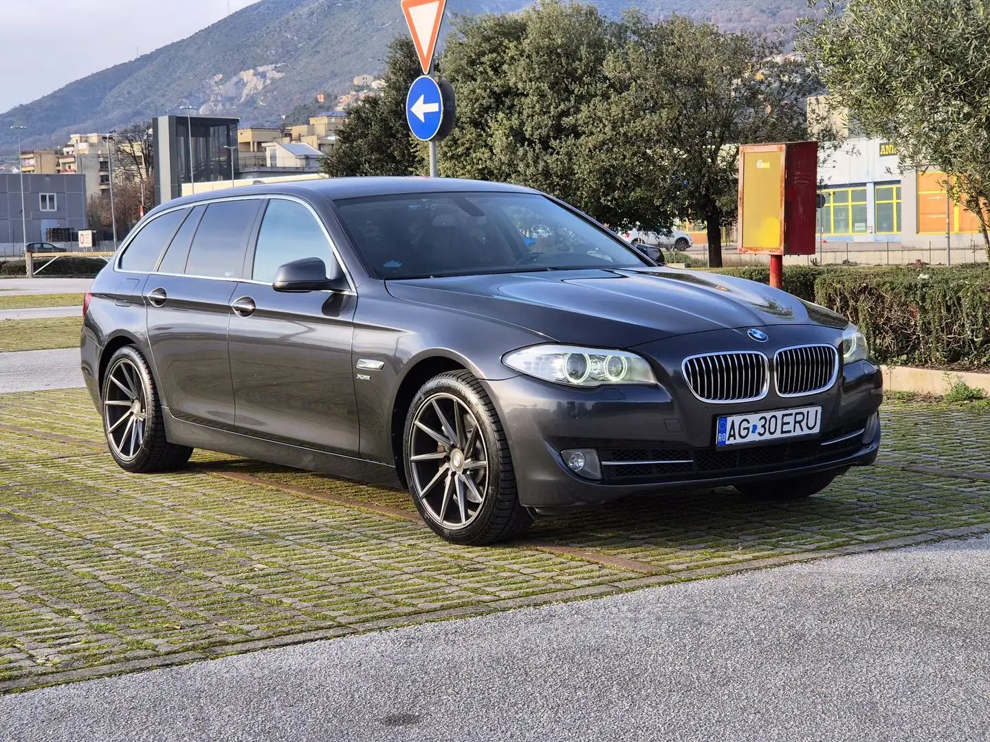 BMW 528 528i xDrive Touring Sport-Aut. - 2