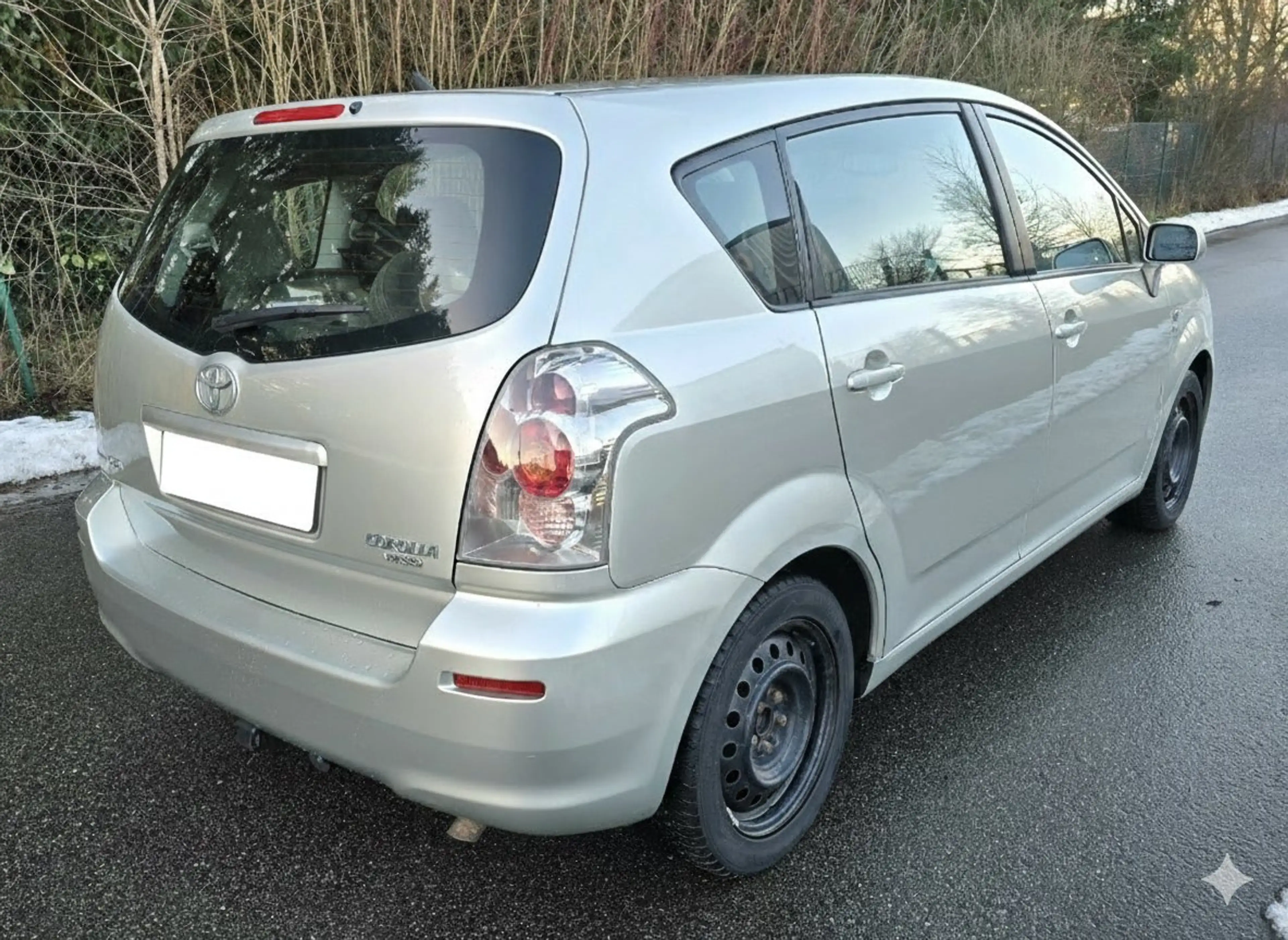 Toyota Corolla Verso 1.8 Automatik! TÜV NEU! Navi! AHK! 7Sitze!... — photo 4