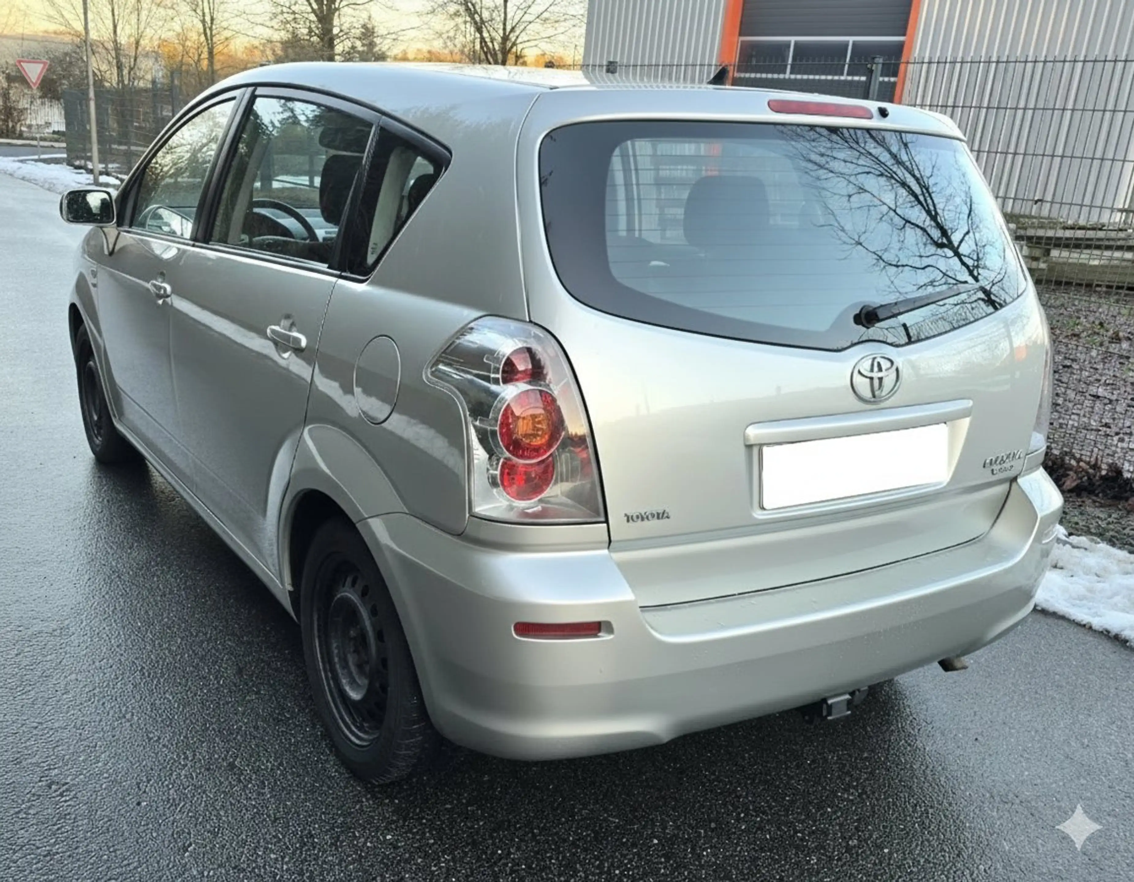 Toyota Corolla Verso 1.8 Automatik! TÜV NEU! Navi! AHK! 7Sitze!... — photo 3