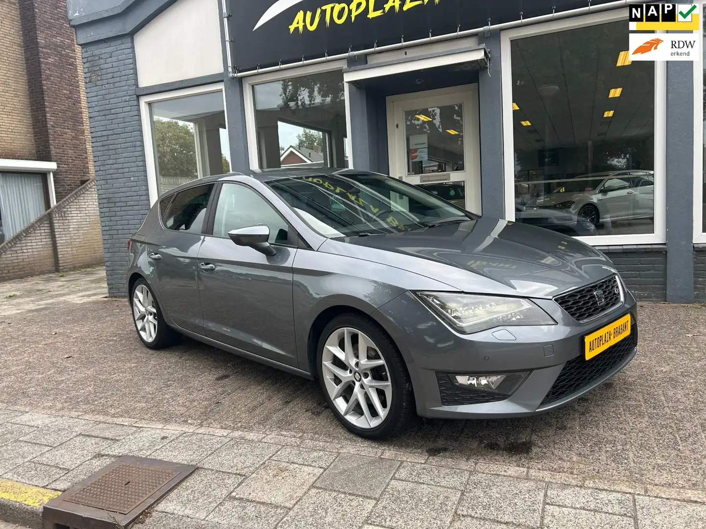 SEAT Leon 1.8 TSI FR / AUTOMAAT / LEDER / PDC Gris - 1