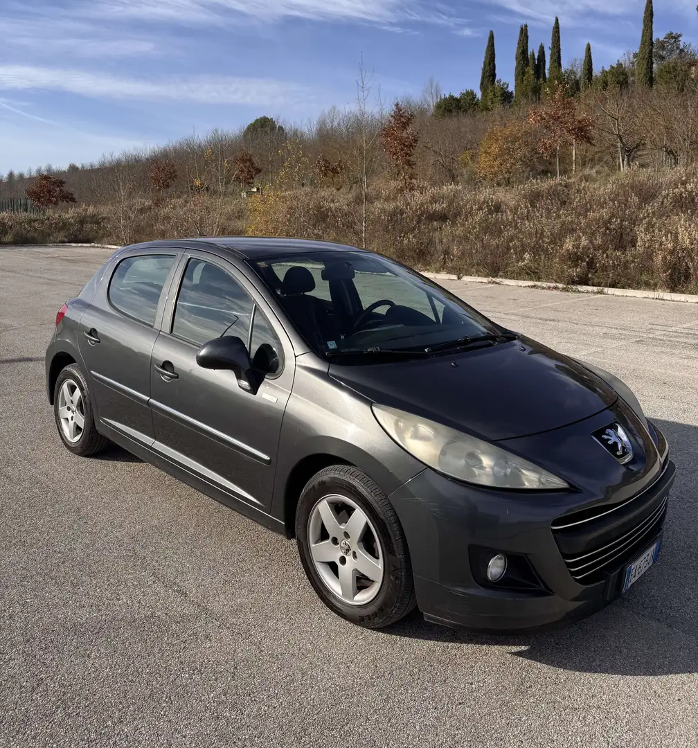 Peugeot 207 5p 1.4 hdi 8v Millesim 200 - 1