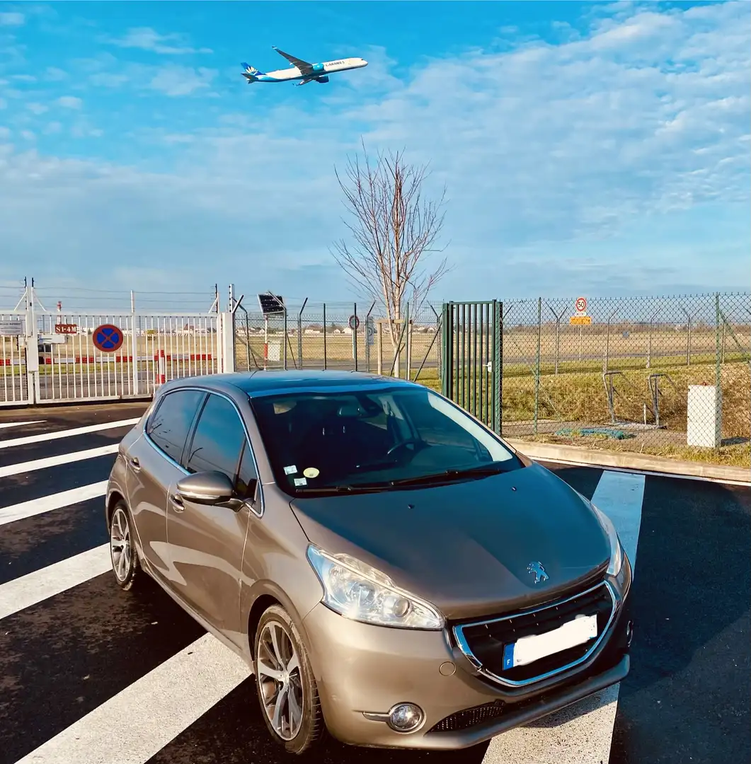 Peugeot 208 1.6 e-HDi 115ch FAP BVM6 Intuitive - 2