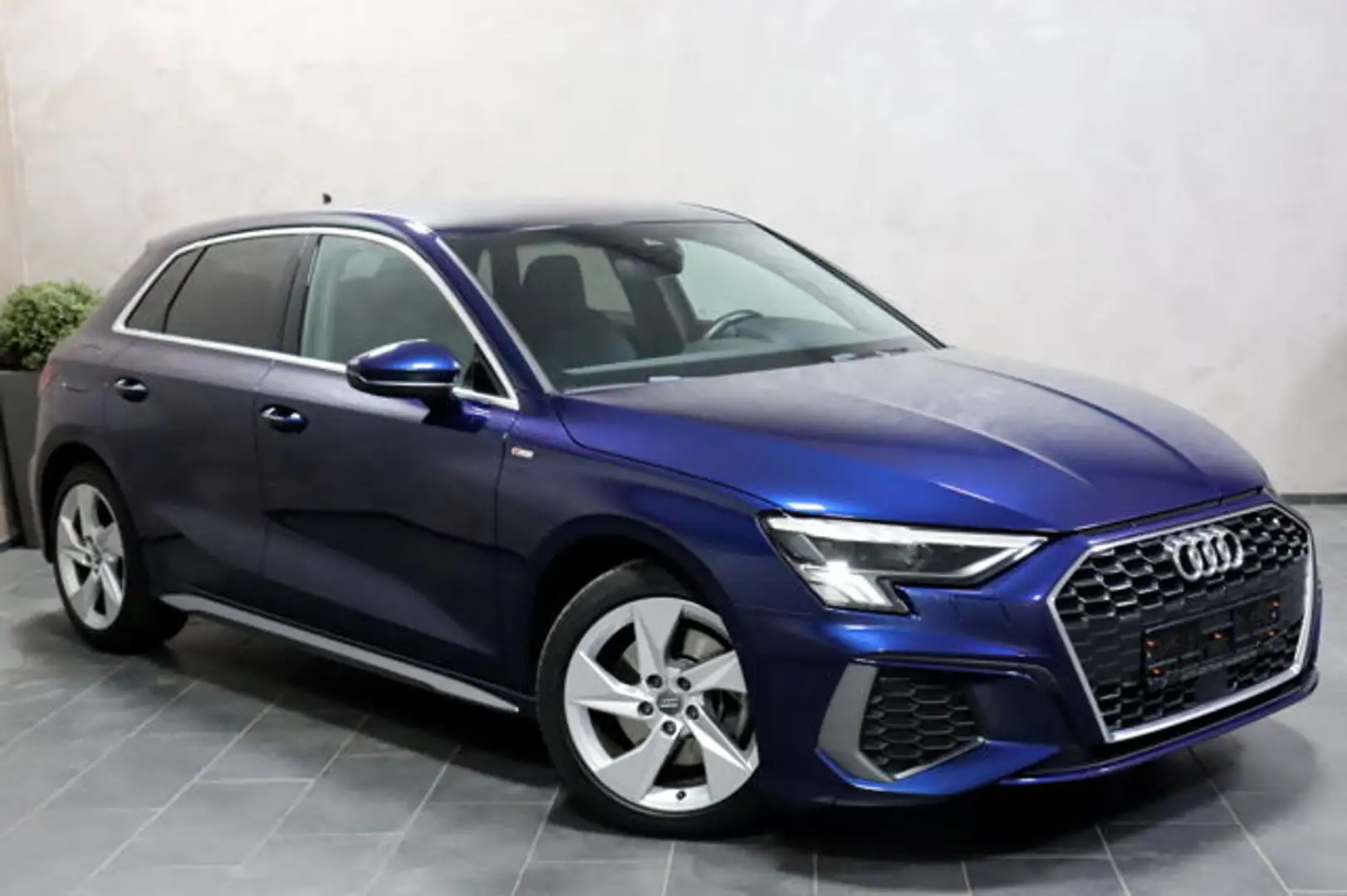 Audi A3 Sportback 30 TFSI S line AHK LED STHZG VIRTUA Blauw - 2