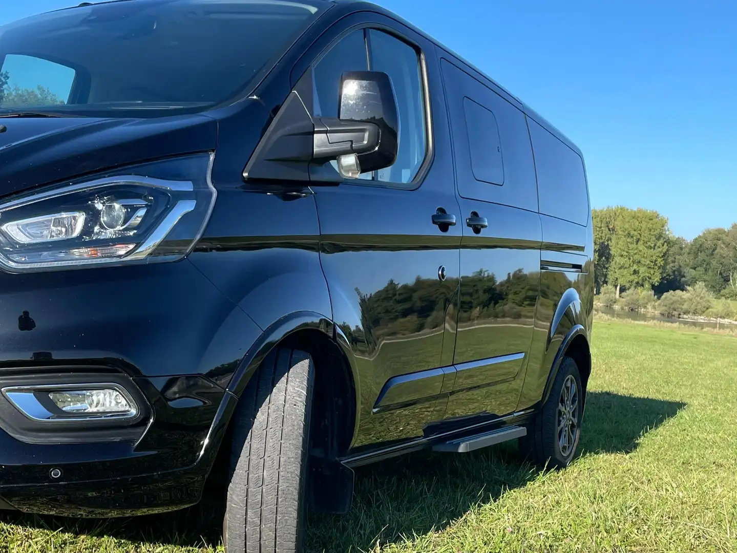Ford Tourneo Custom Tourneo Custom 320 L2H1 VA Autm. Titanium X Schwarz - 2
