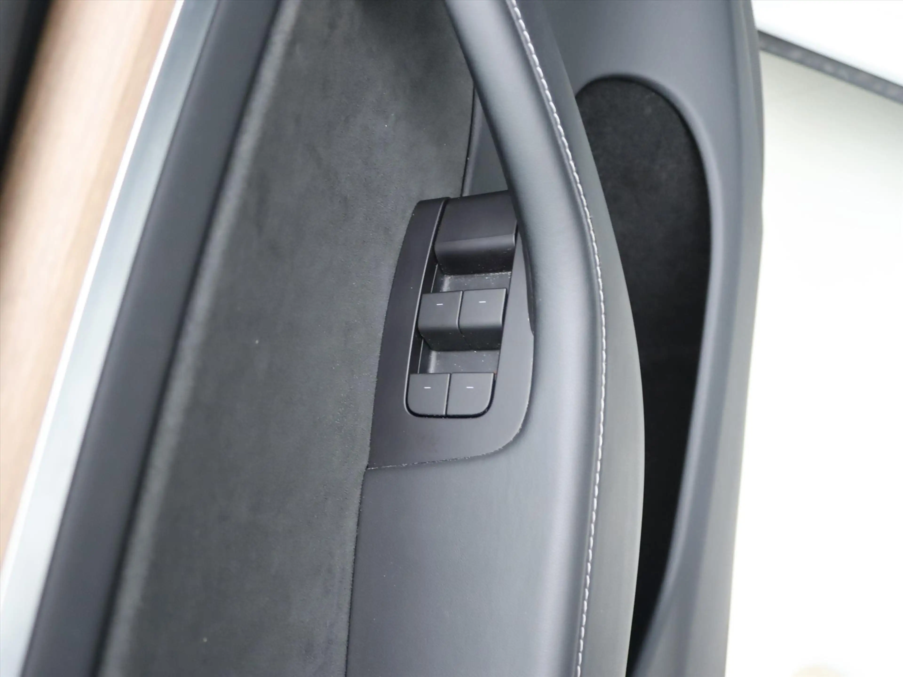 Tesla Model Y Long Range AWD 75kWh 351pk 95% SoH [ AMD RYZEN+AUT — photo 27