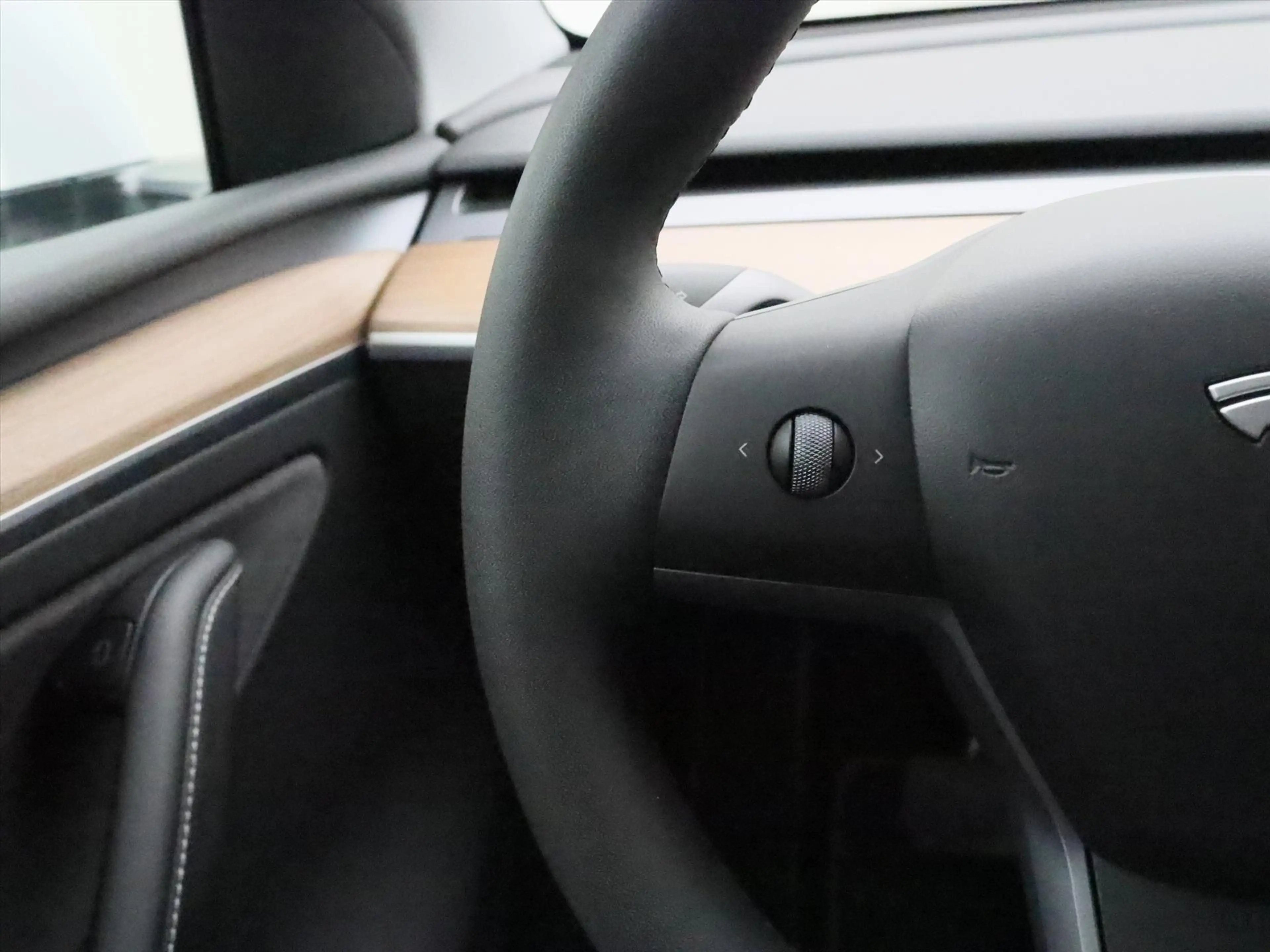 Tesla Model Y Long Range AWD 75kWh 351pk 95% SoH [ AMD RYZEN+AUT — photo 19