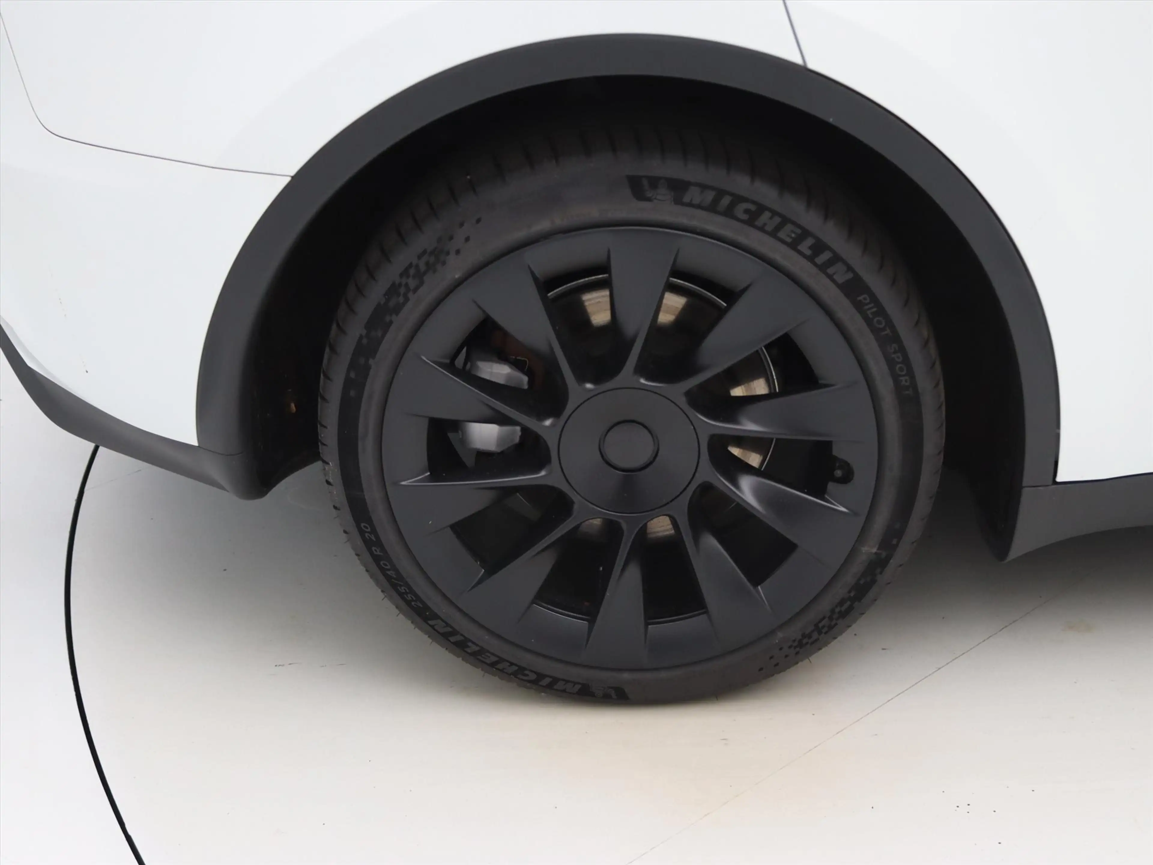 Tesla Model Y Long Range AWD 75kWh 351pk 95% SoH [ AMD RYZEN+AUT — photo 9