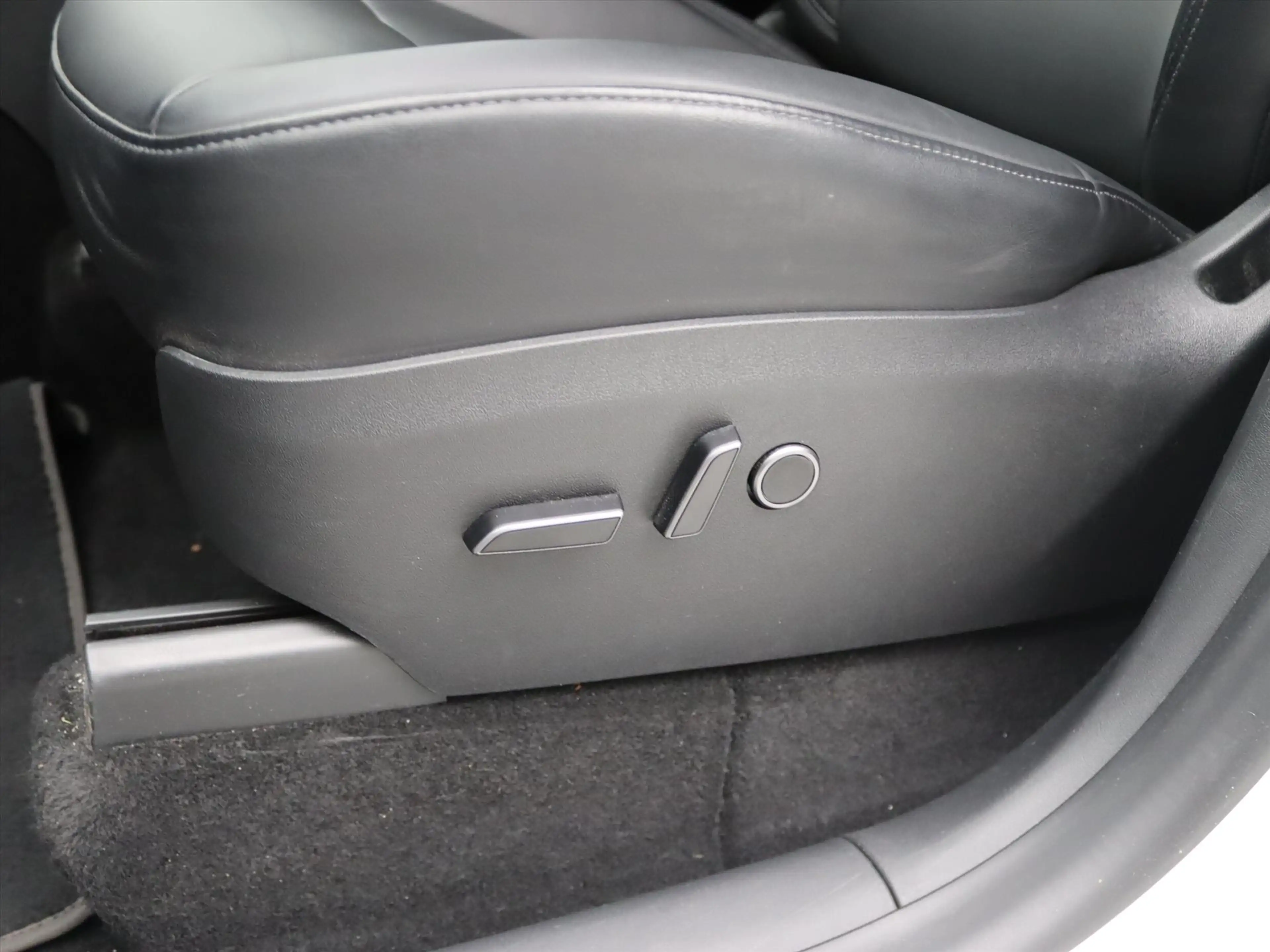Tesla Model Y Long Range AWD 75kWh 351pk 95% SoH [ AMD RYZEN+AUT — photo 17