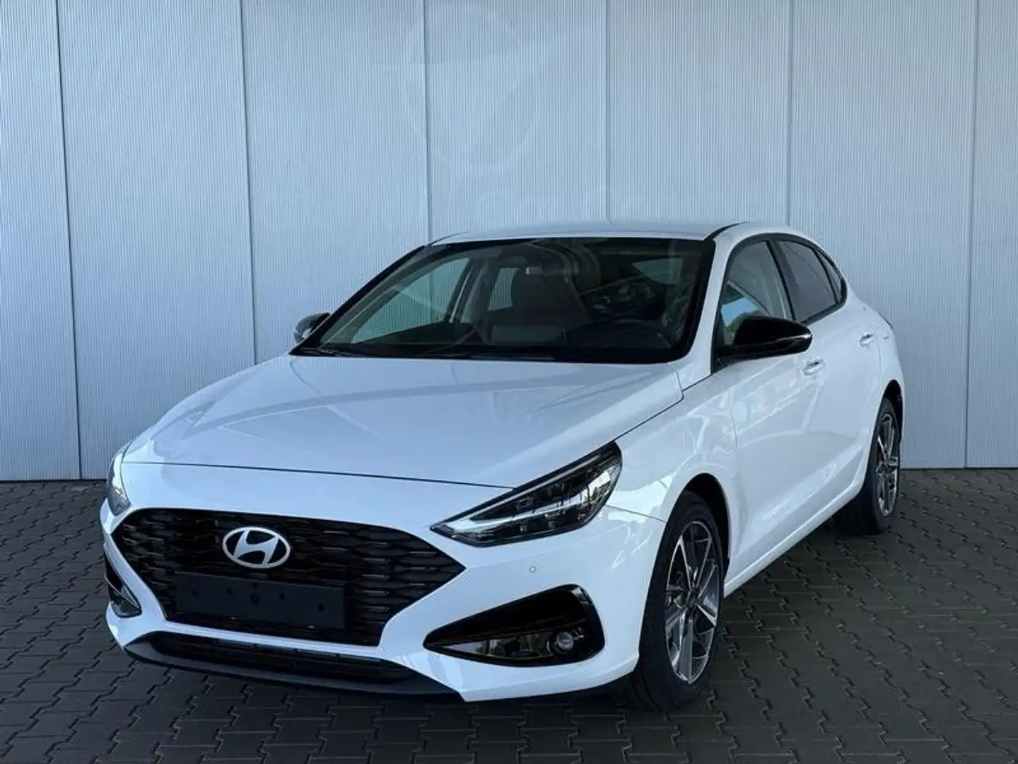 Hyundai i30 1.5T MHEV -DCT Fastback Navi LED Kam PDCv+h - 2