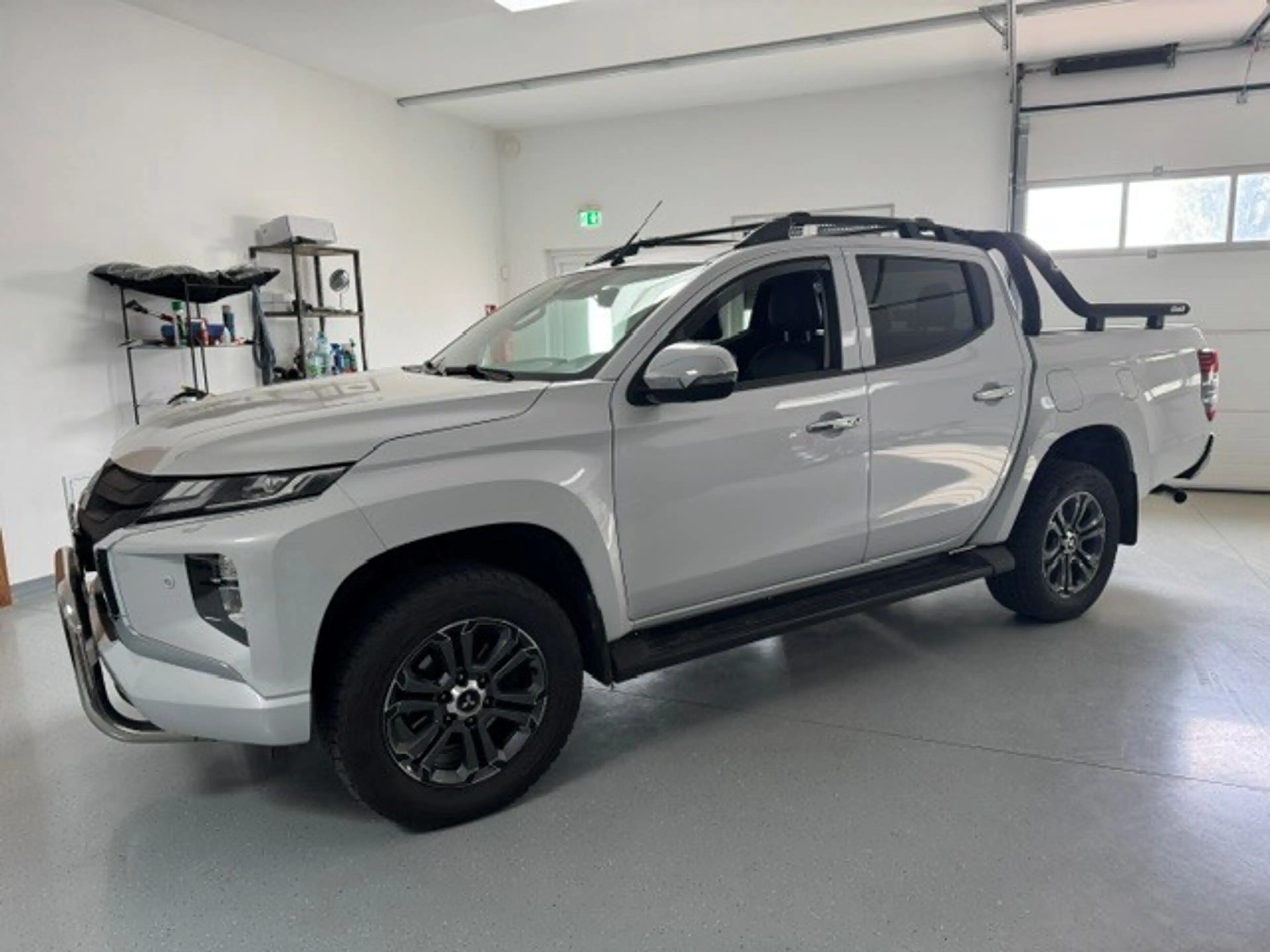 Mitsubishi L200 Diamond 2.2 DI D HP  Doppelkabine 4WD Automatic — photo 2
