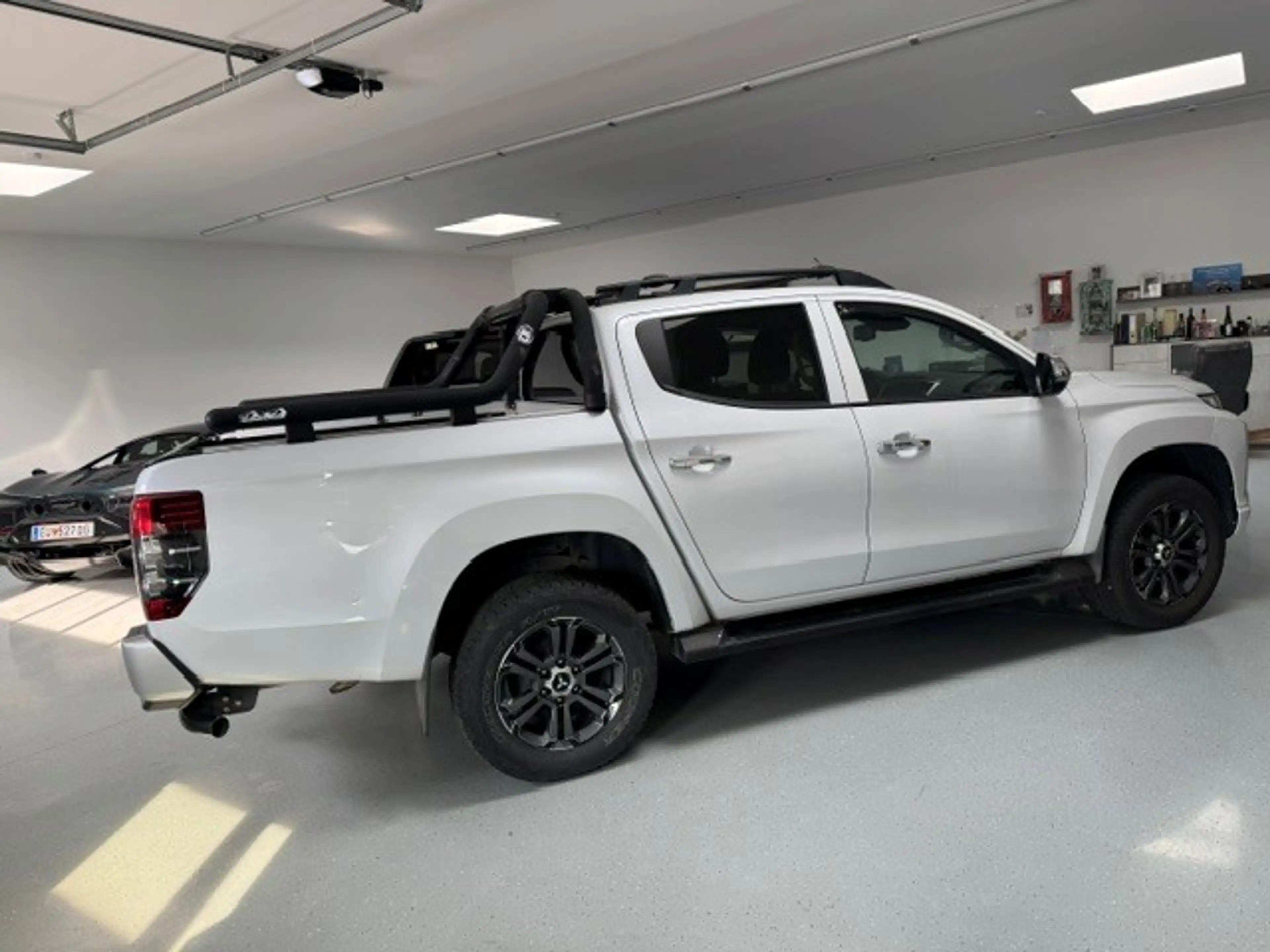 Mitsubishi L200 Diamond 2.2 DI D HP  Doppelkabine 4WD Automatic — photo 4