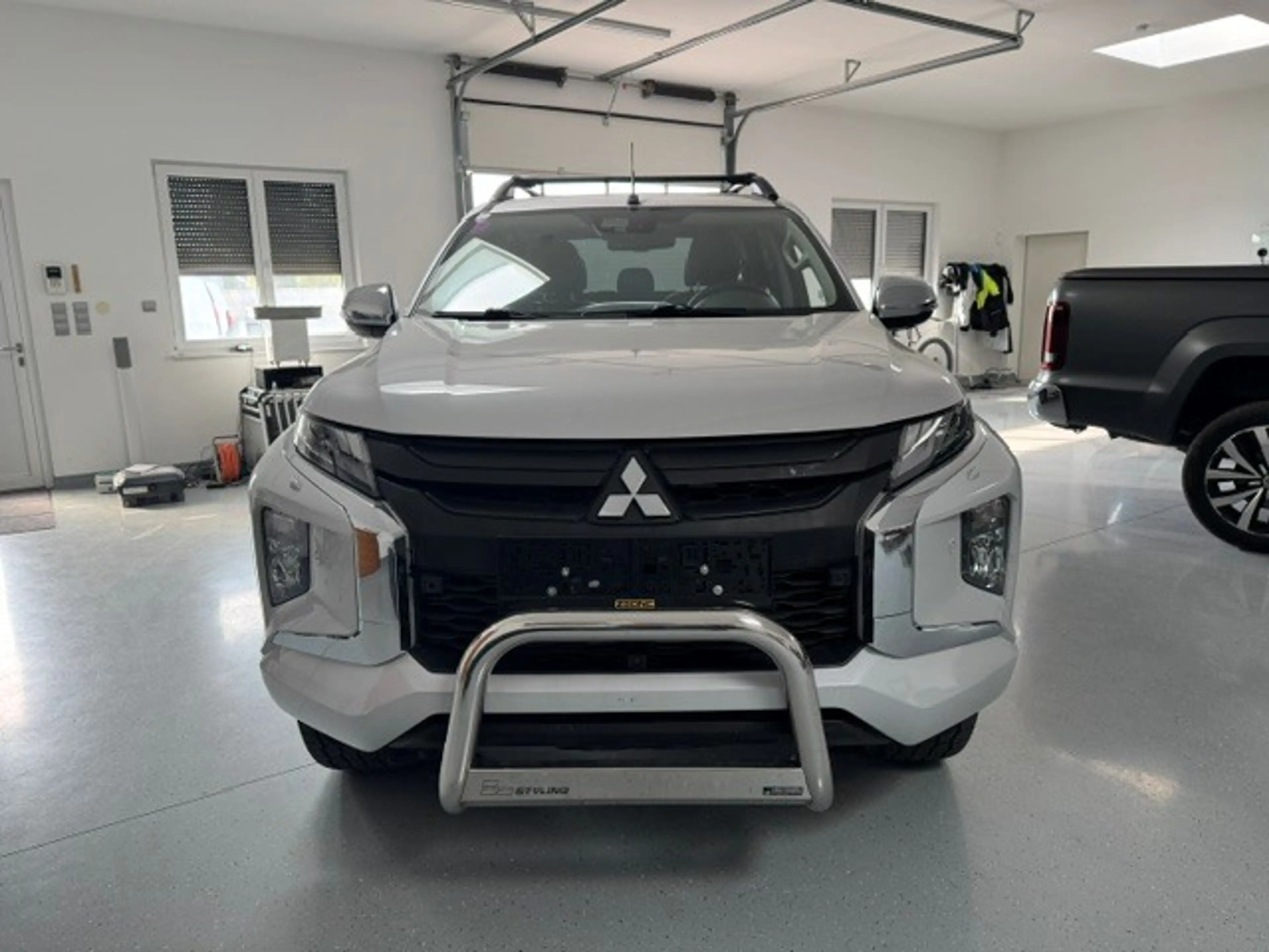 Mitsubishi L200 Diamond 2.2 DI D HP Doppelkabine 4WD Automatic