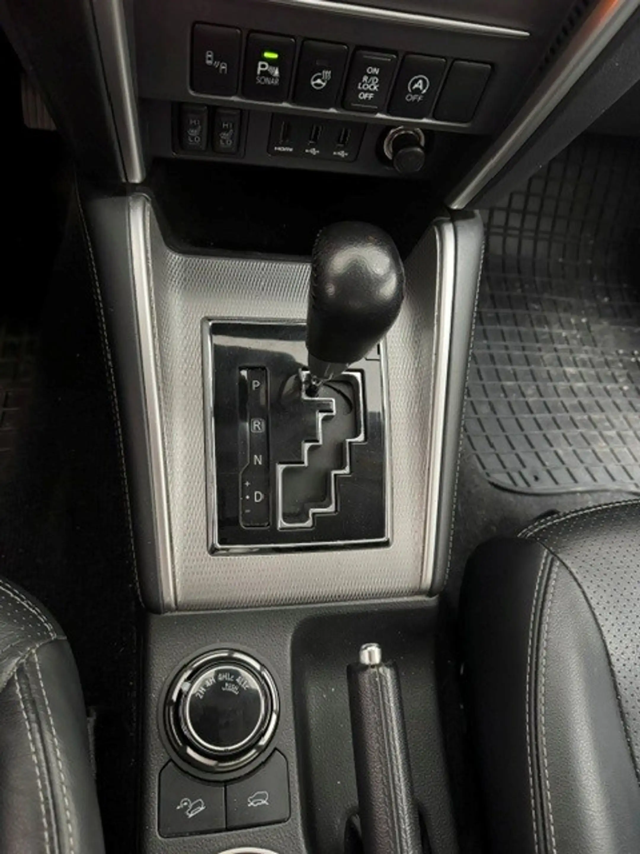 Mitsubishi L200 Diamond 2.2 DI D HP  Doppelkabine 4WD Automatic — photo 9