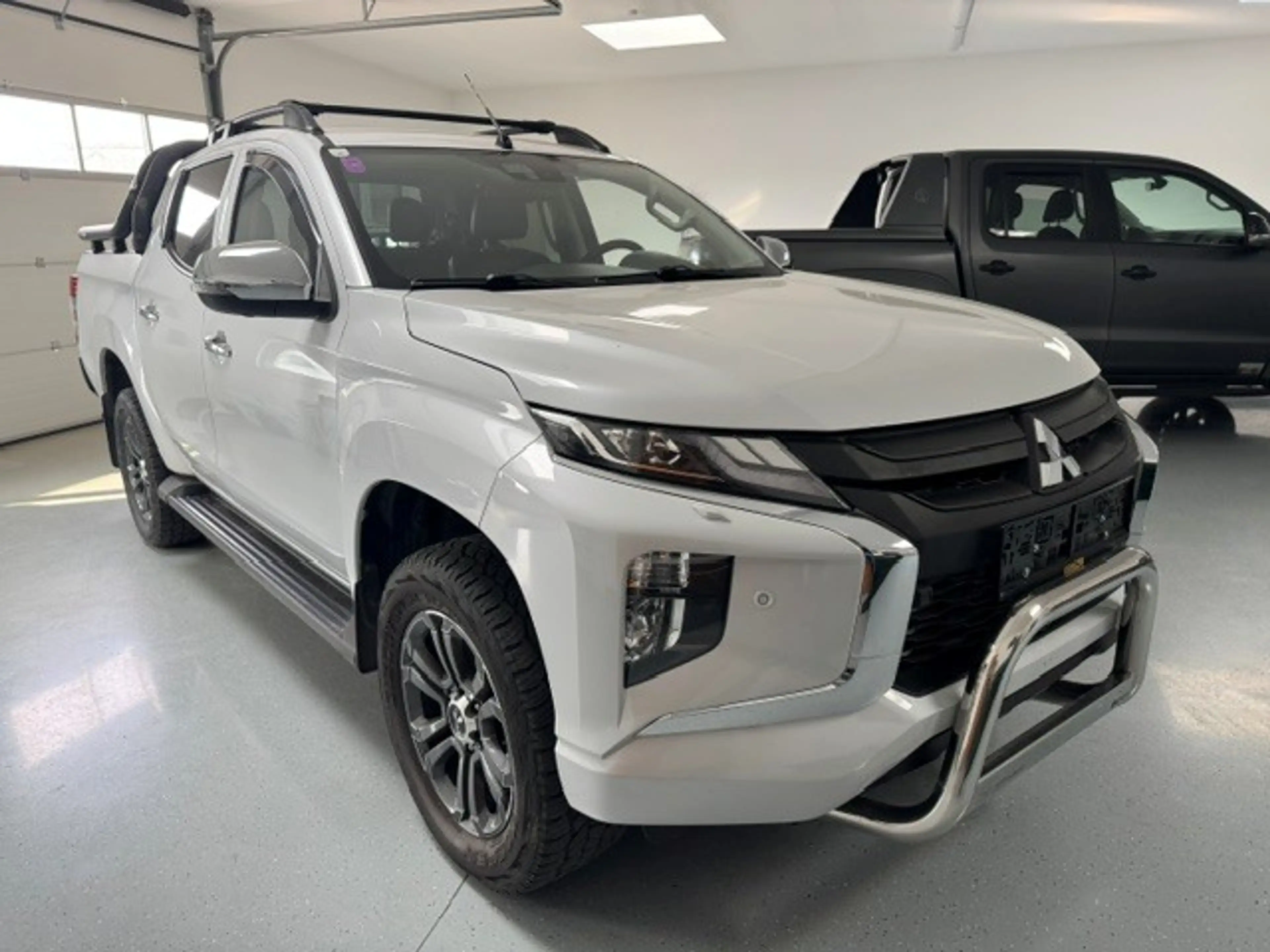 Mitsubishi L200 Diamond 2.2 DI D HP  Doppelkabine 4WD Automatic — photo 5