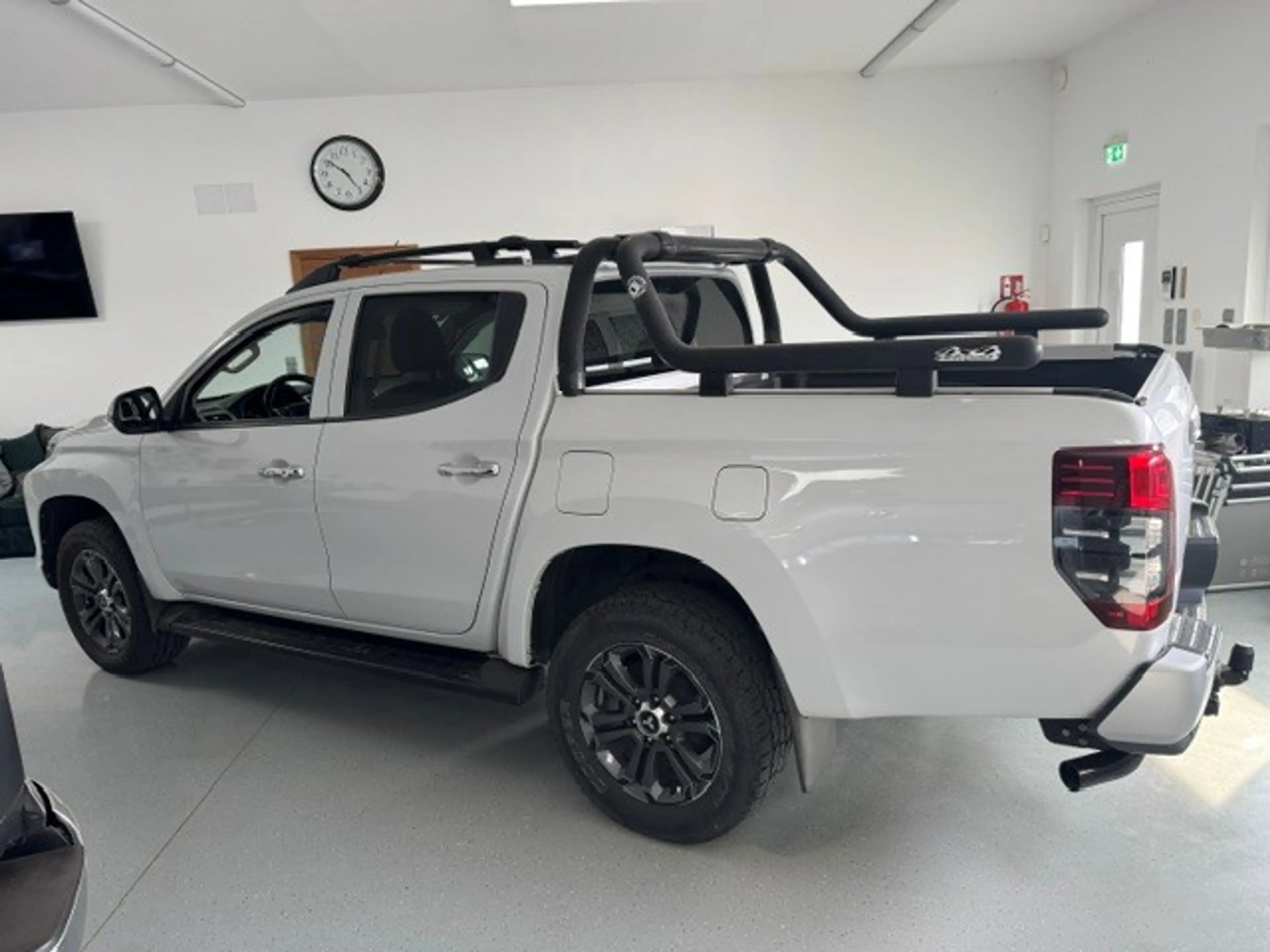 Mitsubishi L200 Diamond 2.2 DI D HP  Doppelkabine 4WD Automatic — photo 3