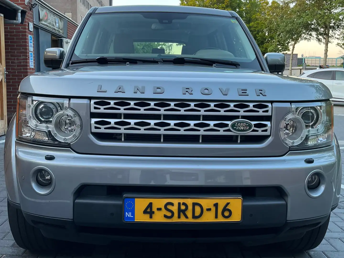 Land Rover Discovery Discovery 3.0 SDV6 HSE Grijs - 2