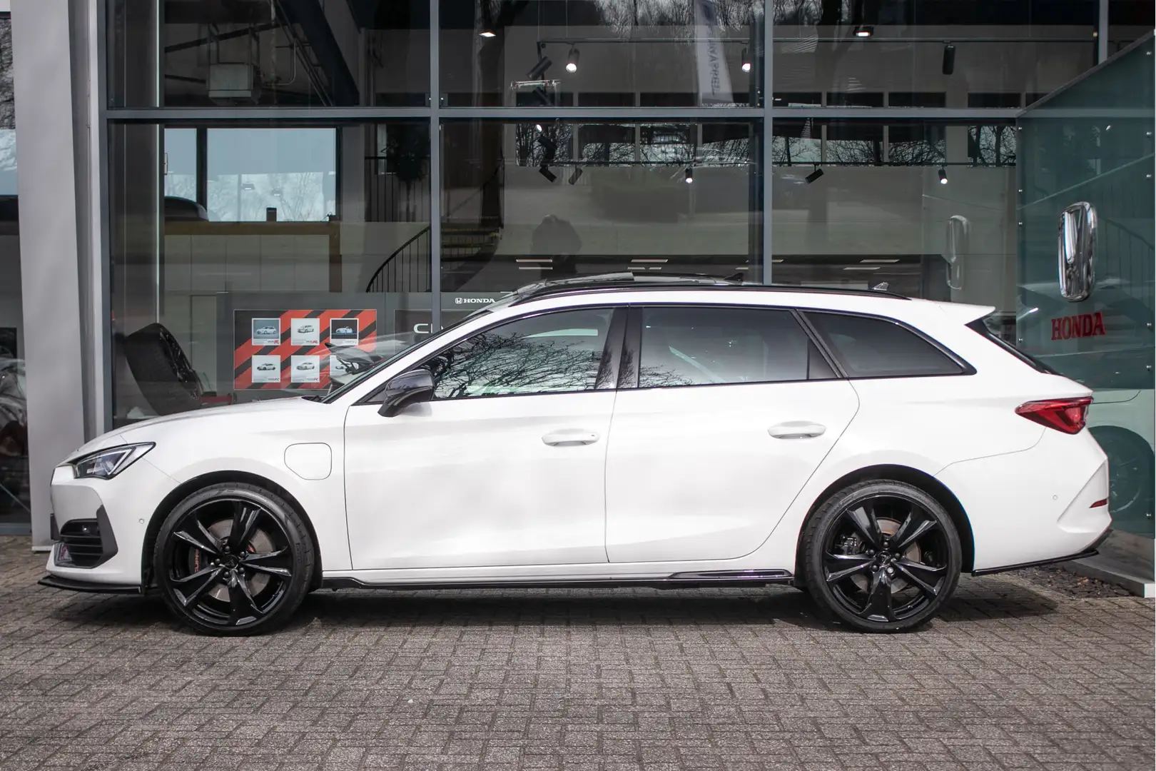 CUPRA Leon Sportstourer 1.4 e-Hybrid VZ Copper Edition - Pano Weiß - 2