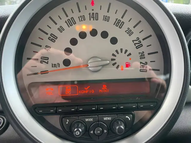 Mini Hatch view 13