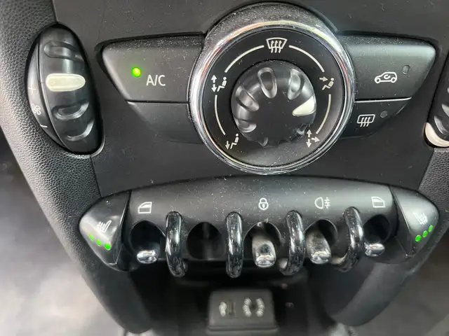 Mini Hatch view 12