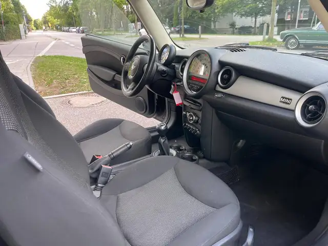 Mini Hatch view 14