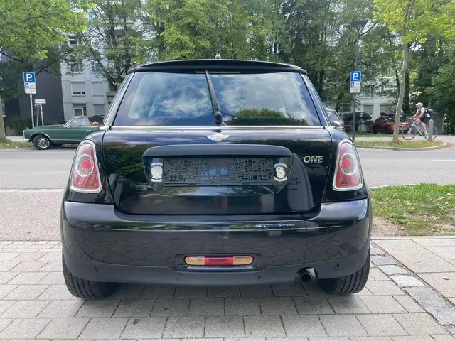Mini Hatch view 4